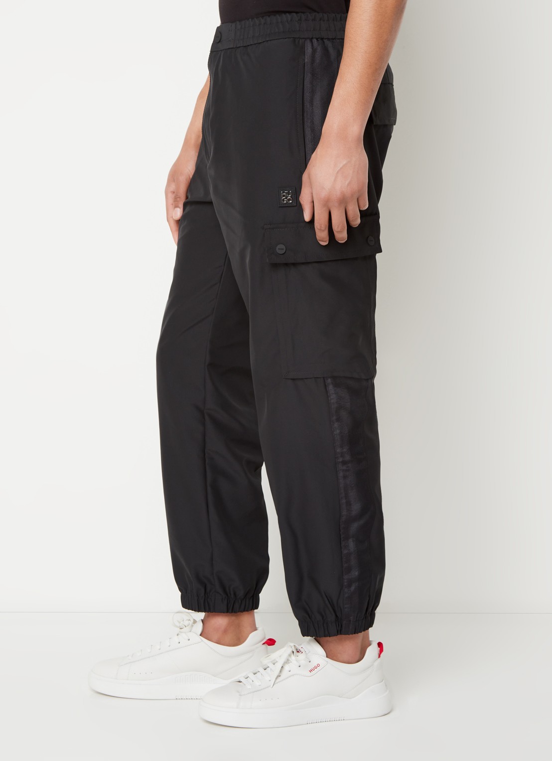 HUGO Ginto tapered fit cargobroek met logo - detail 2 zwart