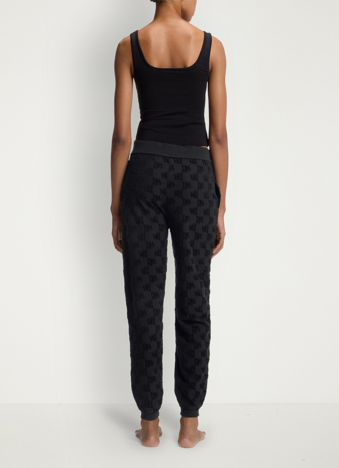 HUGO High waist tapered fit joggingbroek met logoborduring - achterkant black-001 / zwart