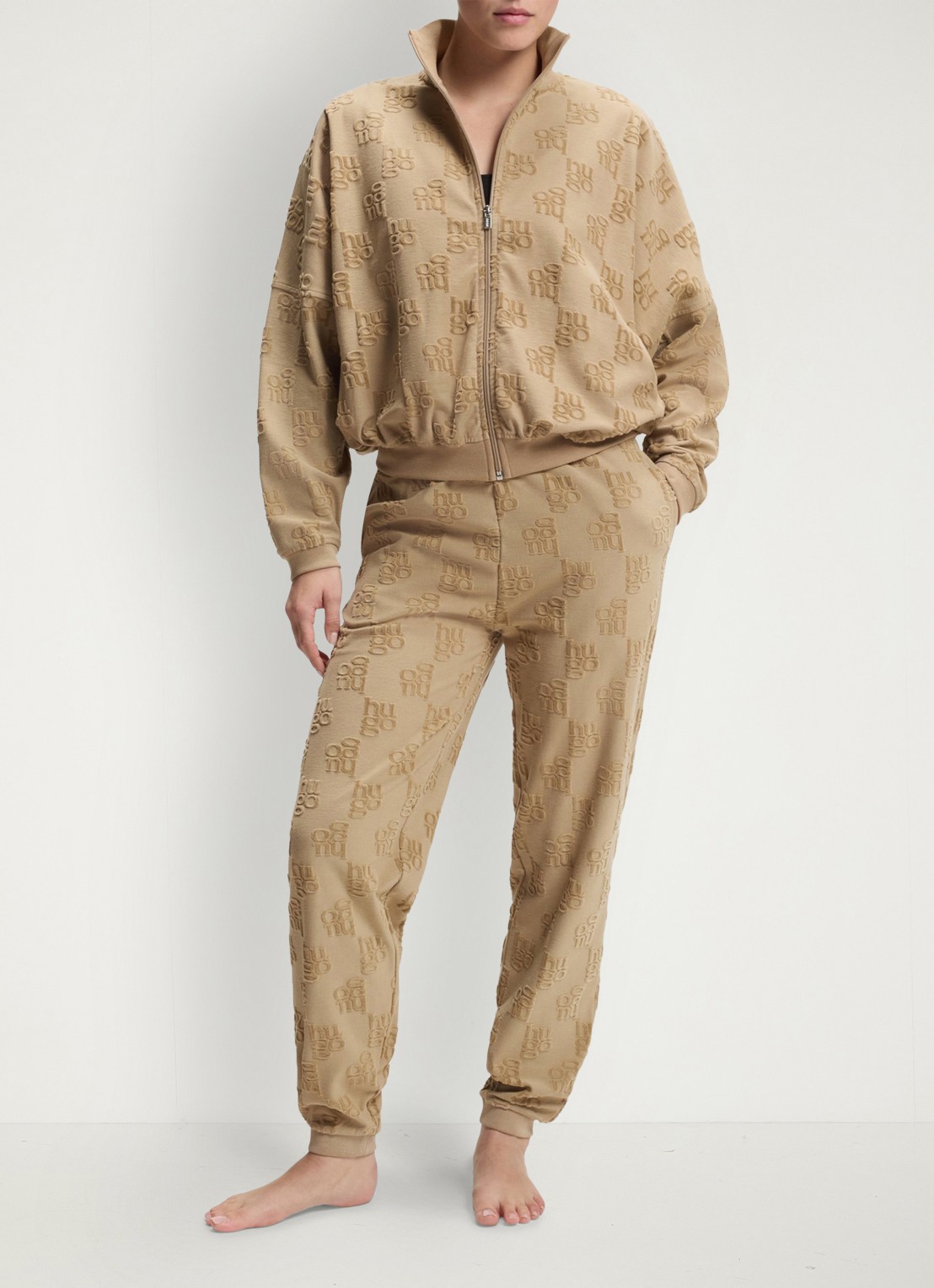 HUGO High waist tapered fit joggingbroek met logoborduring - voorkant 5 light /pastel brown-232 / bruin