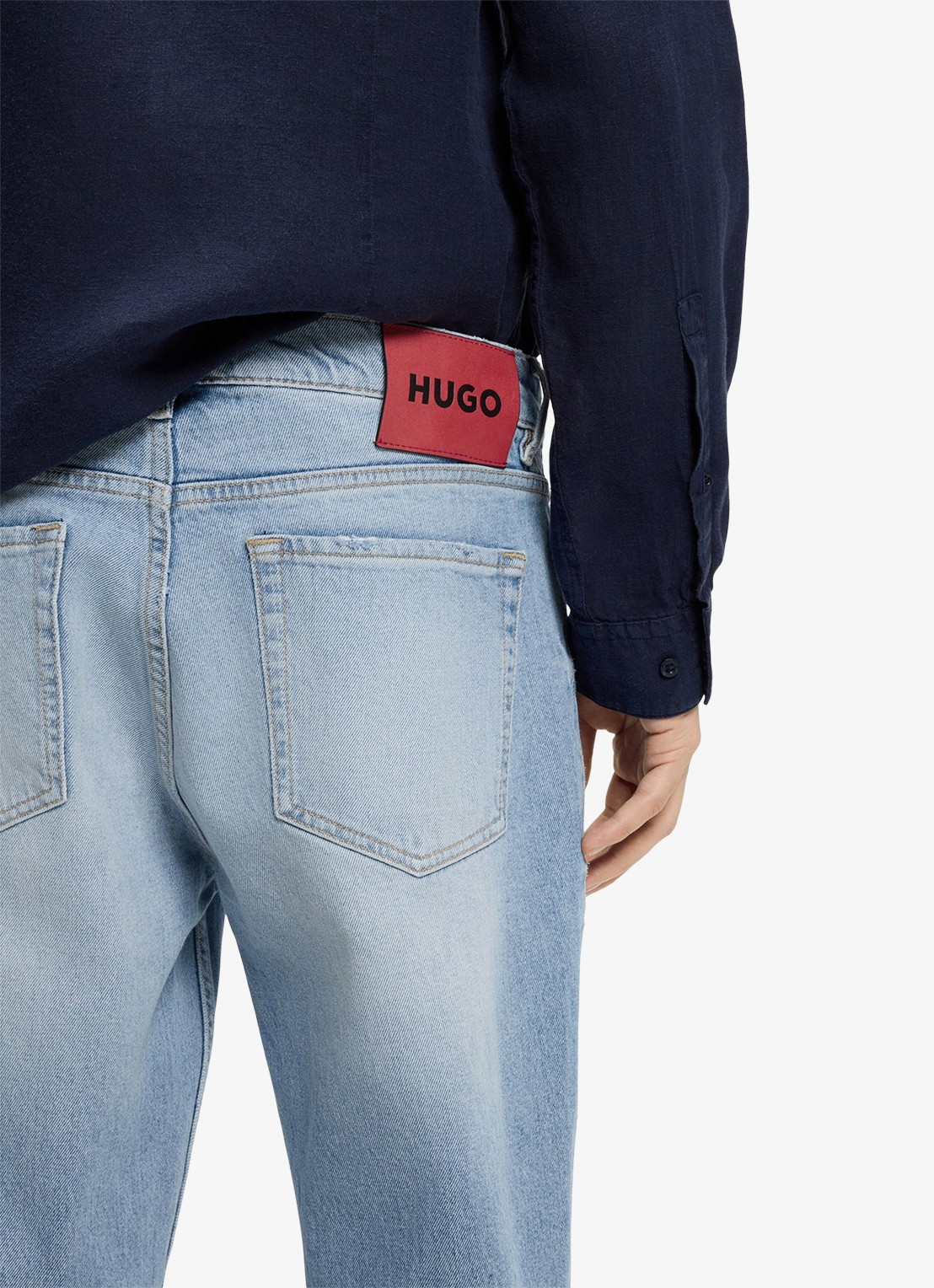 HUGO HUGO 634 tapered fit jeans met lichte wassing - detail 2 light/pastel blue-450 / blauw