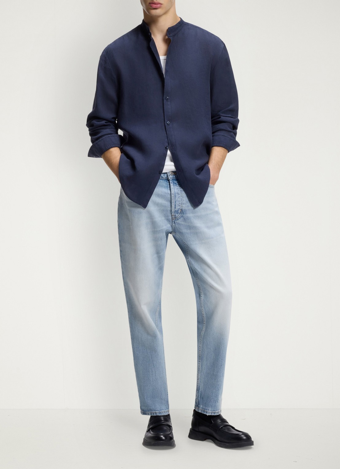 HUGO HUGO 634 tapered fit jeans met lichte wassing - voorkant 5 light/pastel blue-450 / blauw