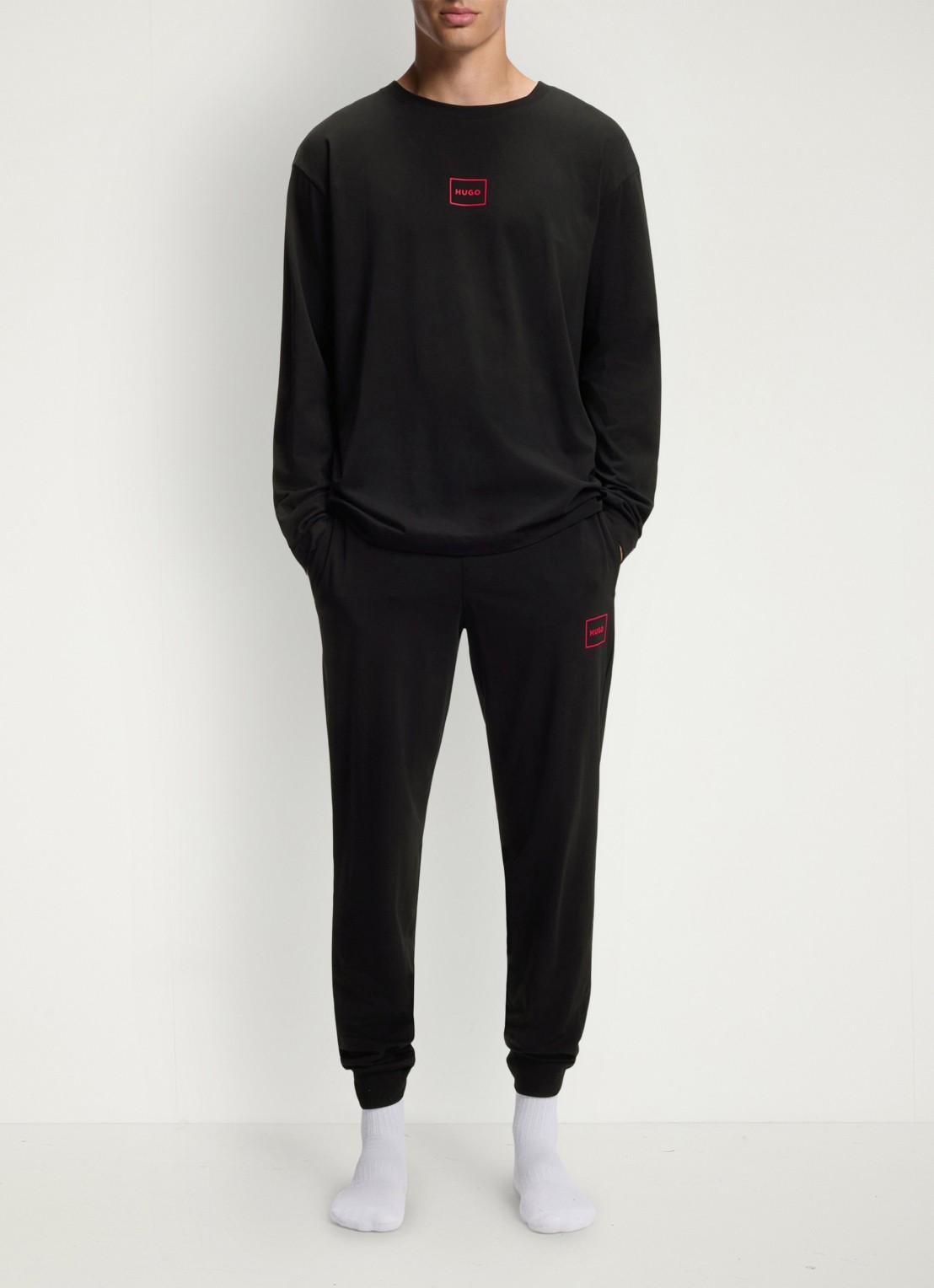 HUGO Laze tapered fit loungebroek met logo - voorkant 8 zwart