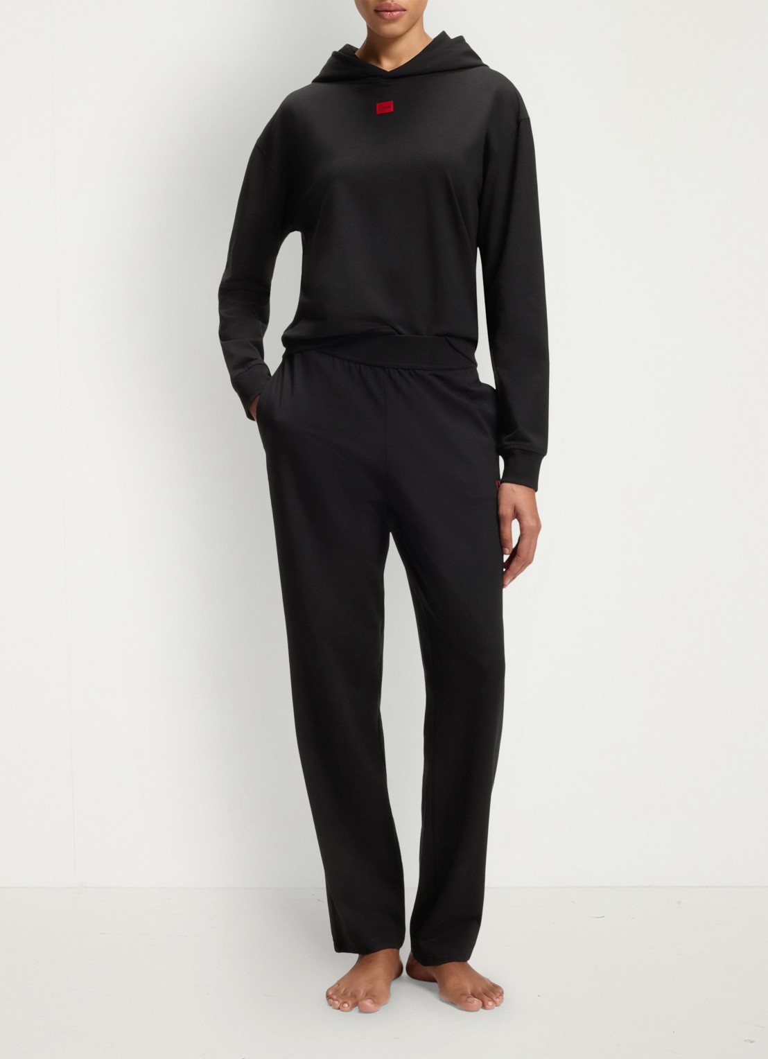 HUGO Mid waist wide fit lounge joggingbroek met logo - voorkant 5 zwart