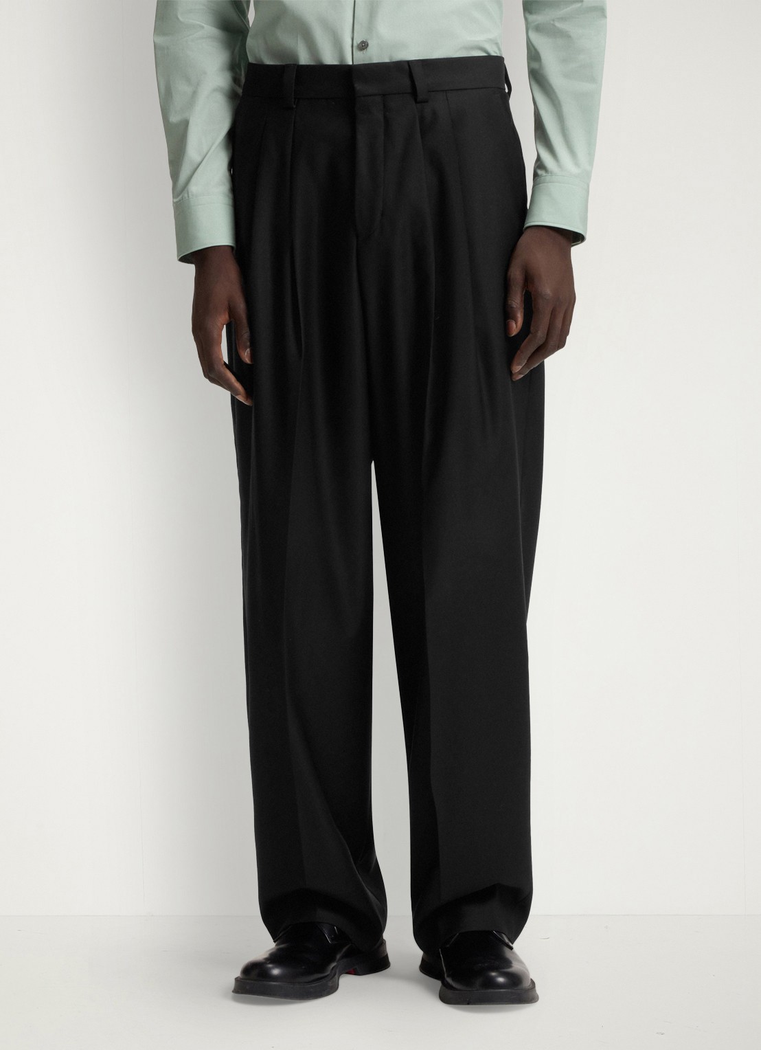 HUGO Modern fit pantalon in wolblend met persplooi - detail 4 zwart