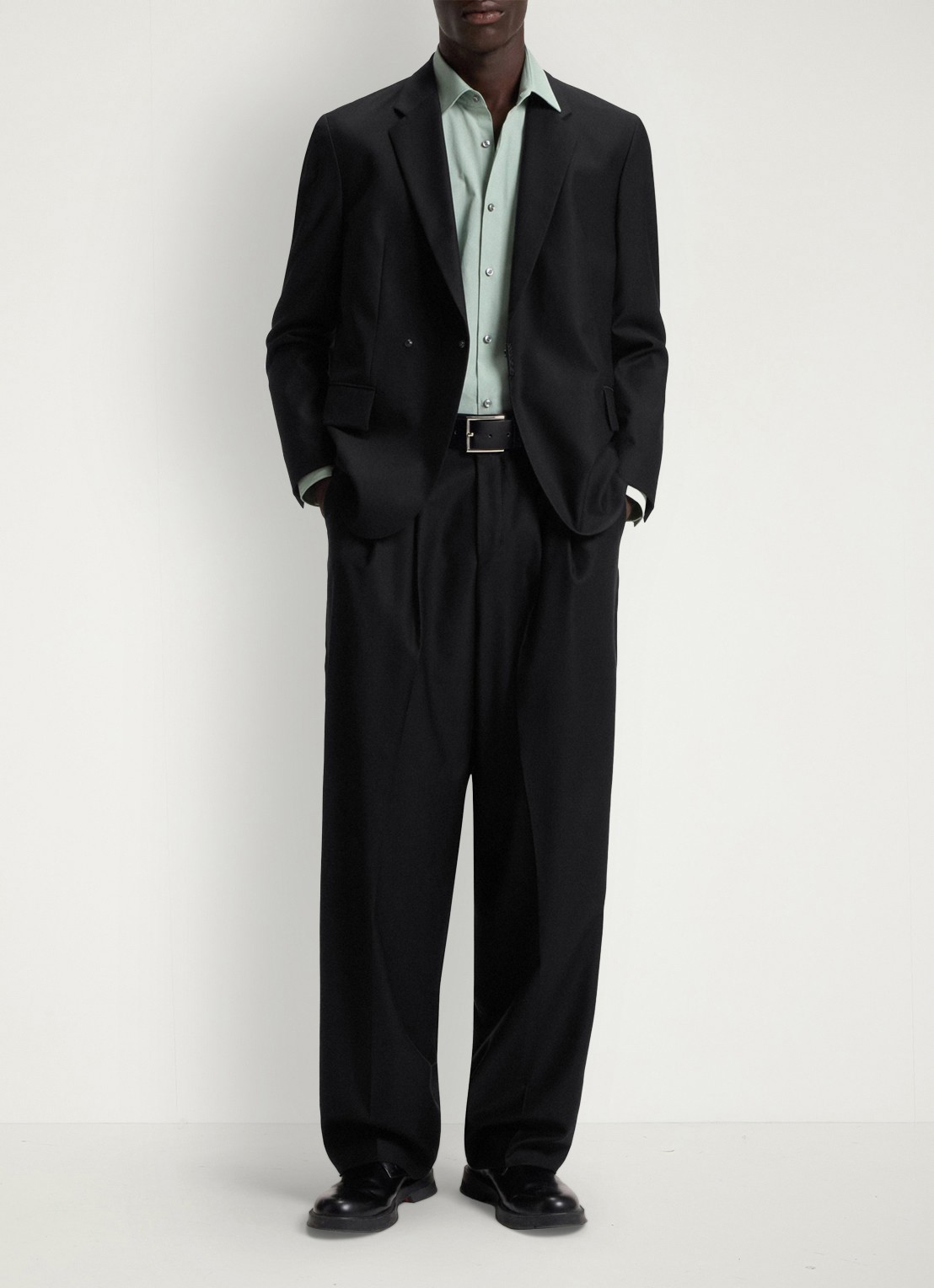 HUGO Modern fit pantalon in wolblend met persplooi - voorkant 3 zwart