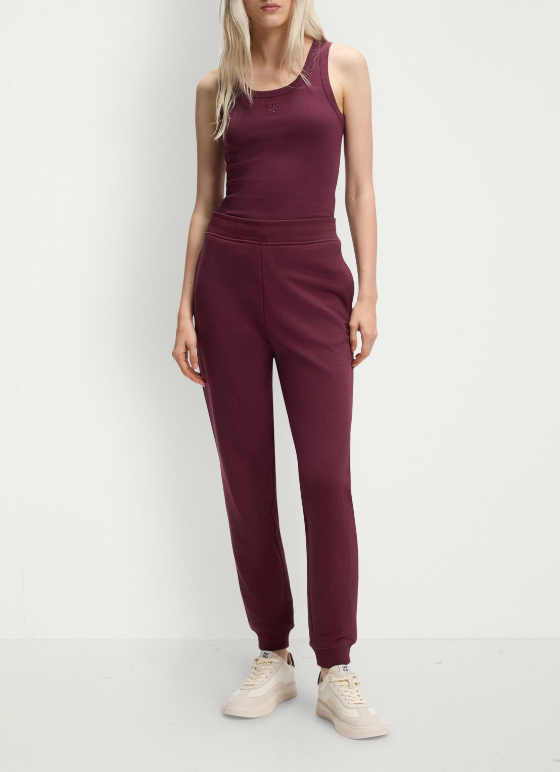 HUGO Nelfinia high waist tapered fit joggingbroek met logoborduring - voorkant 2 bordeauxrood