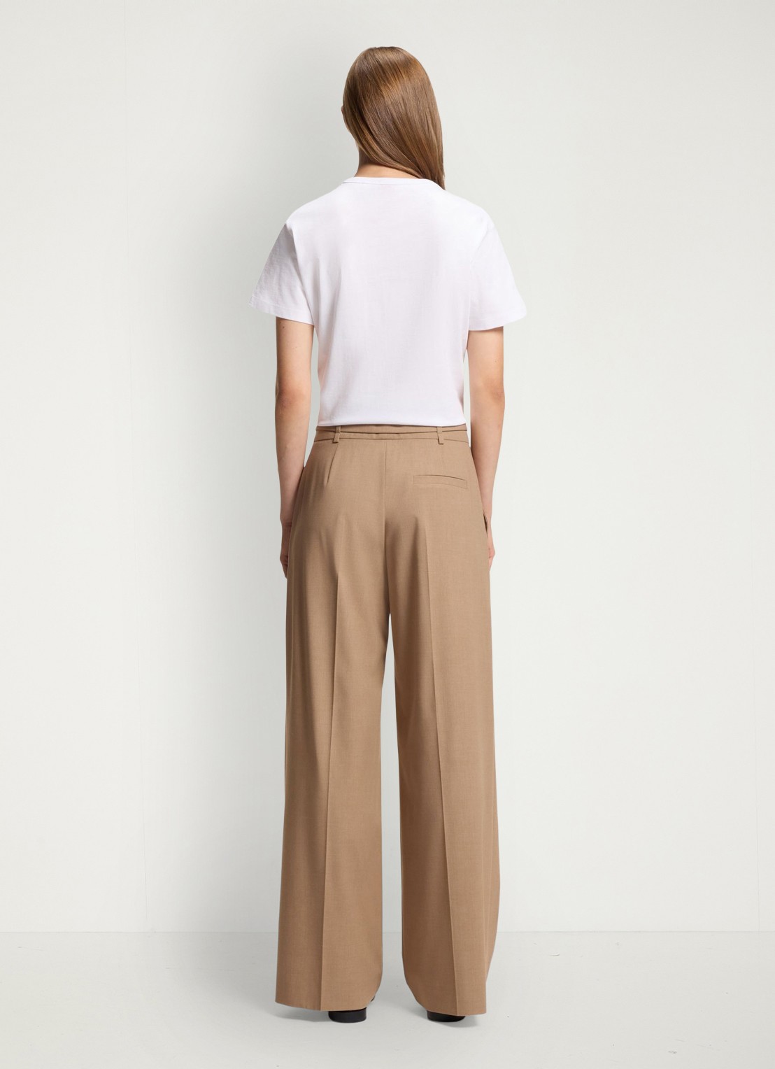 HUGO Pantalon met plooien en ceintuur - achterkant camel
