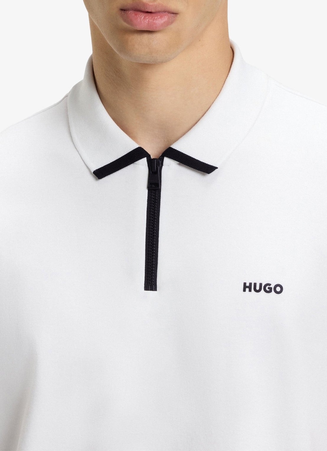HUGO Polo van katoenpiqué met contrastlogo - detail 2 white-100 / wit