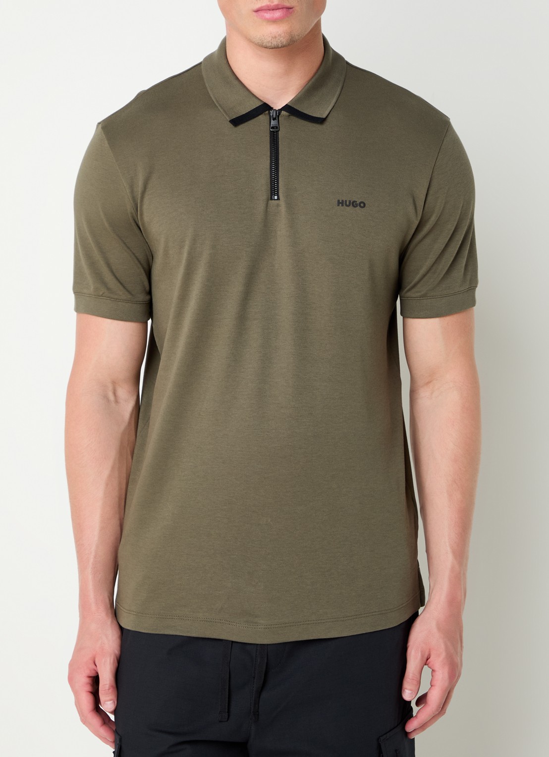 HUGO Polo van katoenpiqué met contrastlogo - detail 2 dark beige-257 / beige