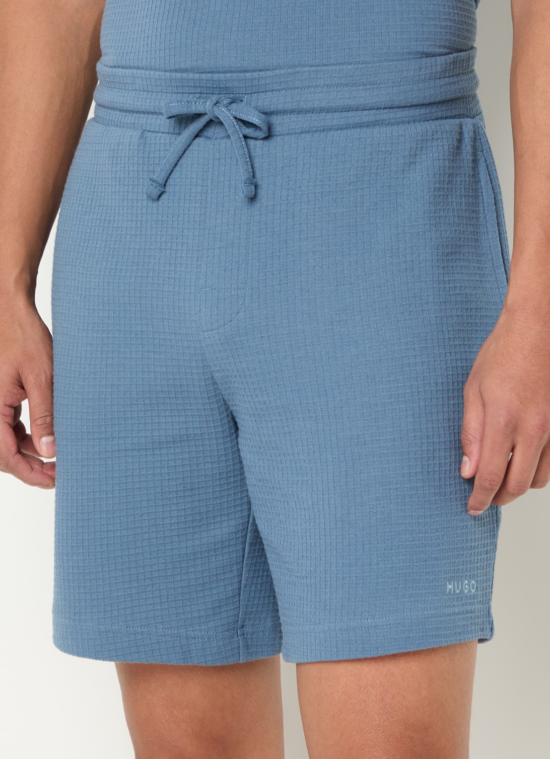 HUGO Pyjamashort met wafelstructuur en logostiksel - detail 6 open blue-496 / blauw