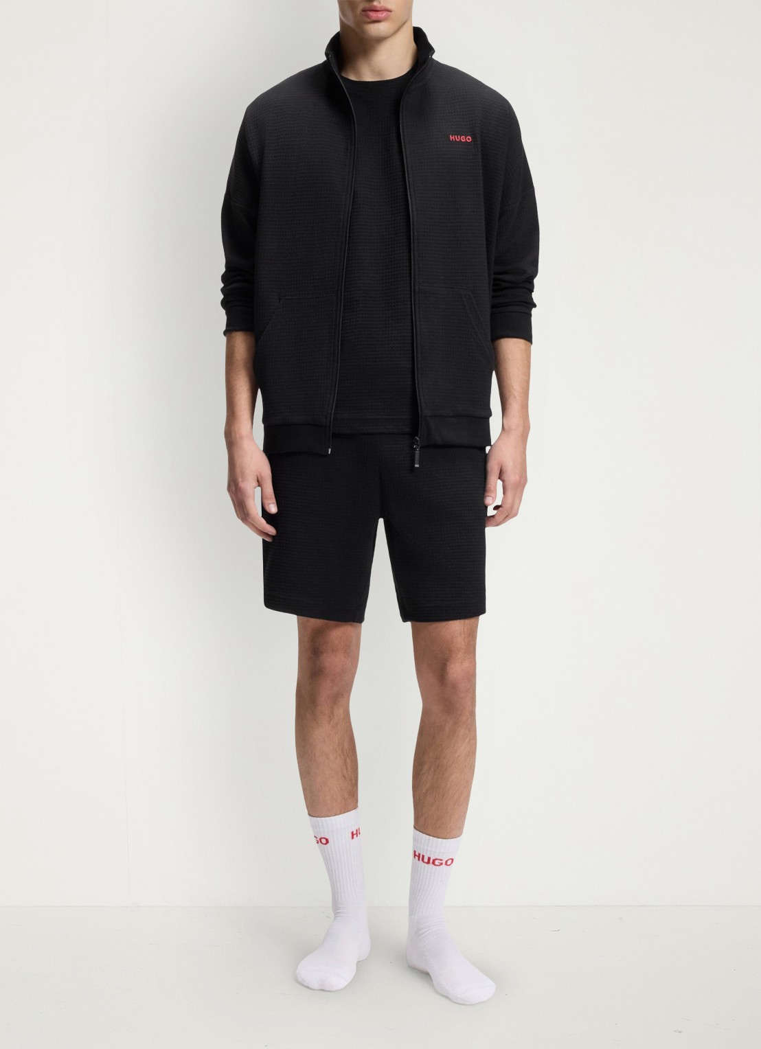 HUGO Pyjamashort met wafelstructuur en logostiksel - voorkant 4 black-001 / zwart