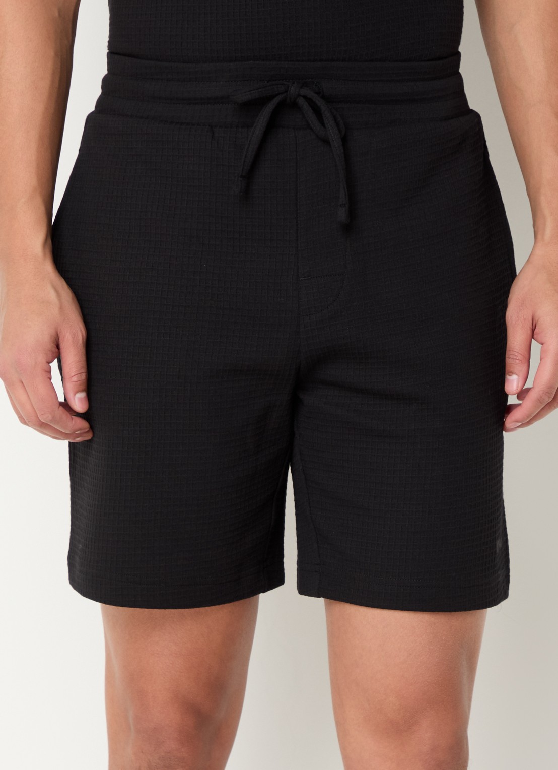 HUGO Pyjamashort met wafelstructuur en logostiksel - detail 8 black-001 / zwart