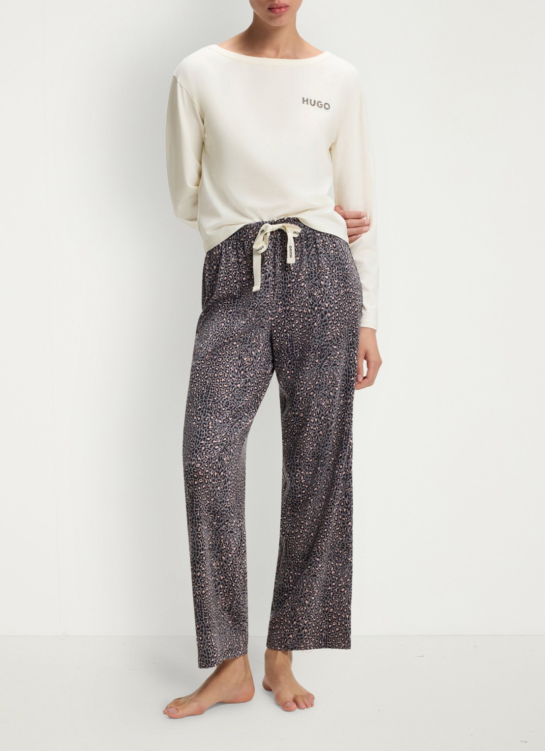 HUGO Pyjamatop met logo - voorkant 3 natural-104 / beige