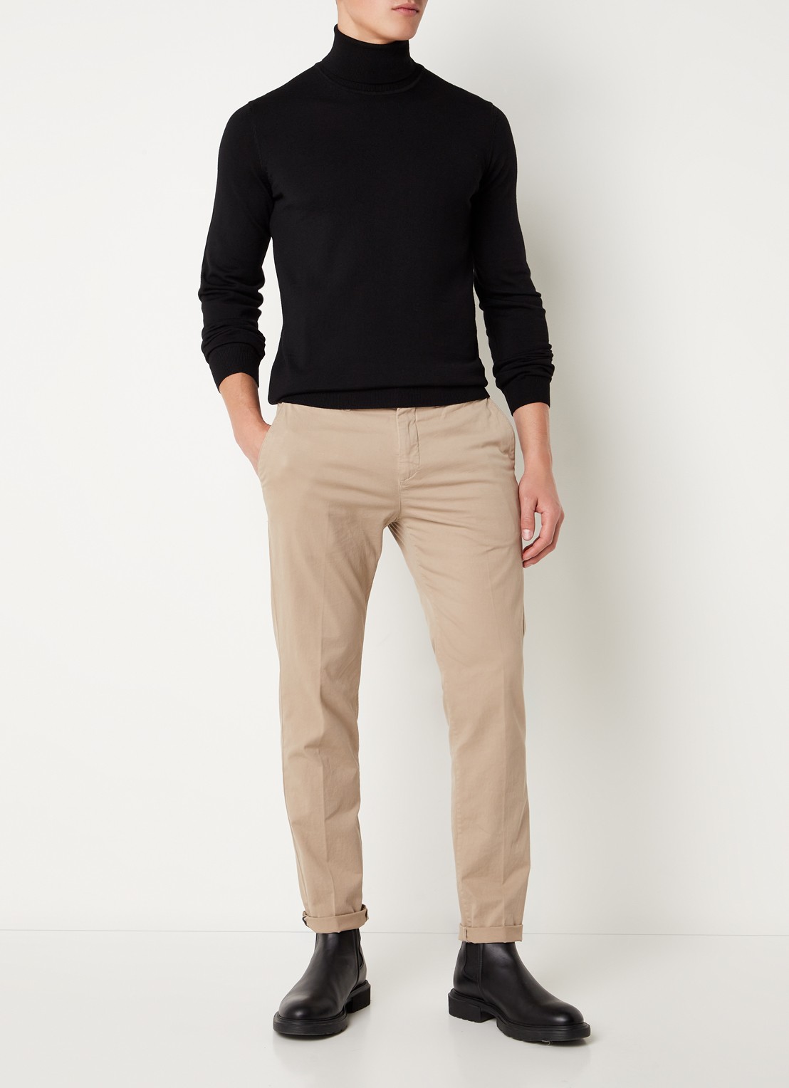 HUGO Regular-fit trui van scheerwol met col - voorkant 2 zwart