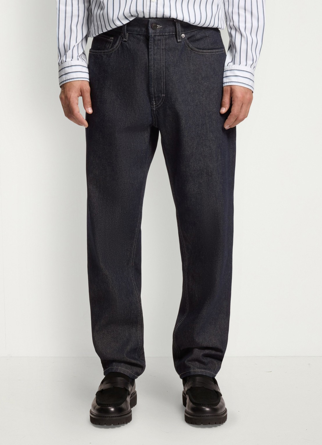 HUGO Relaxed fit jeans met steekzakken - detail donkerblauw