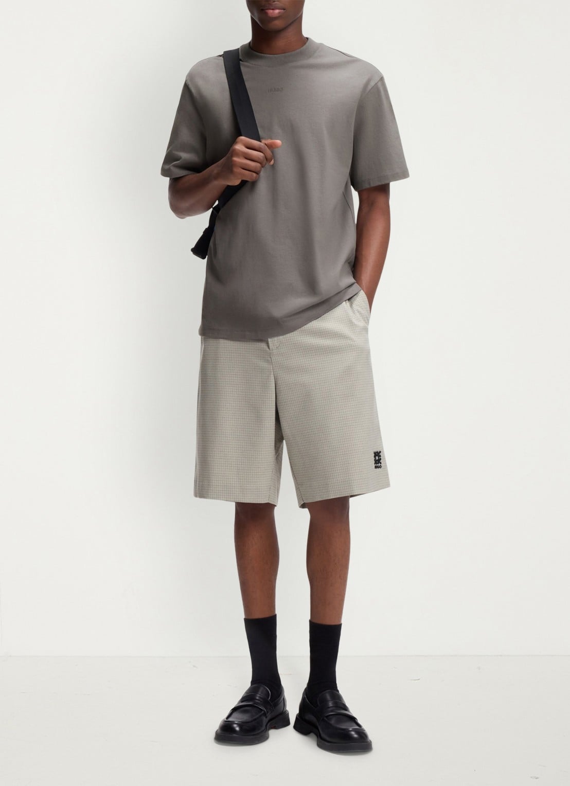 HUGO Relaxed-fit T-shirt van katoen met logoprint - voorkant 3 dark grey-025 / grijs