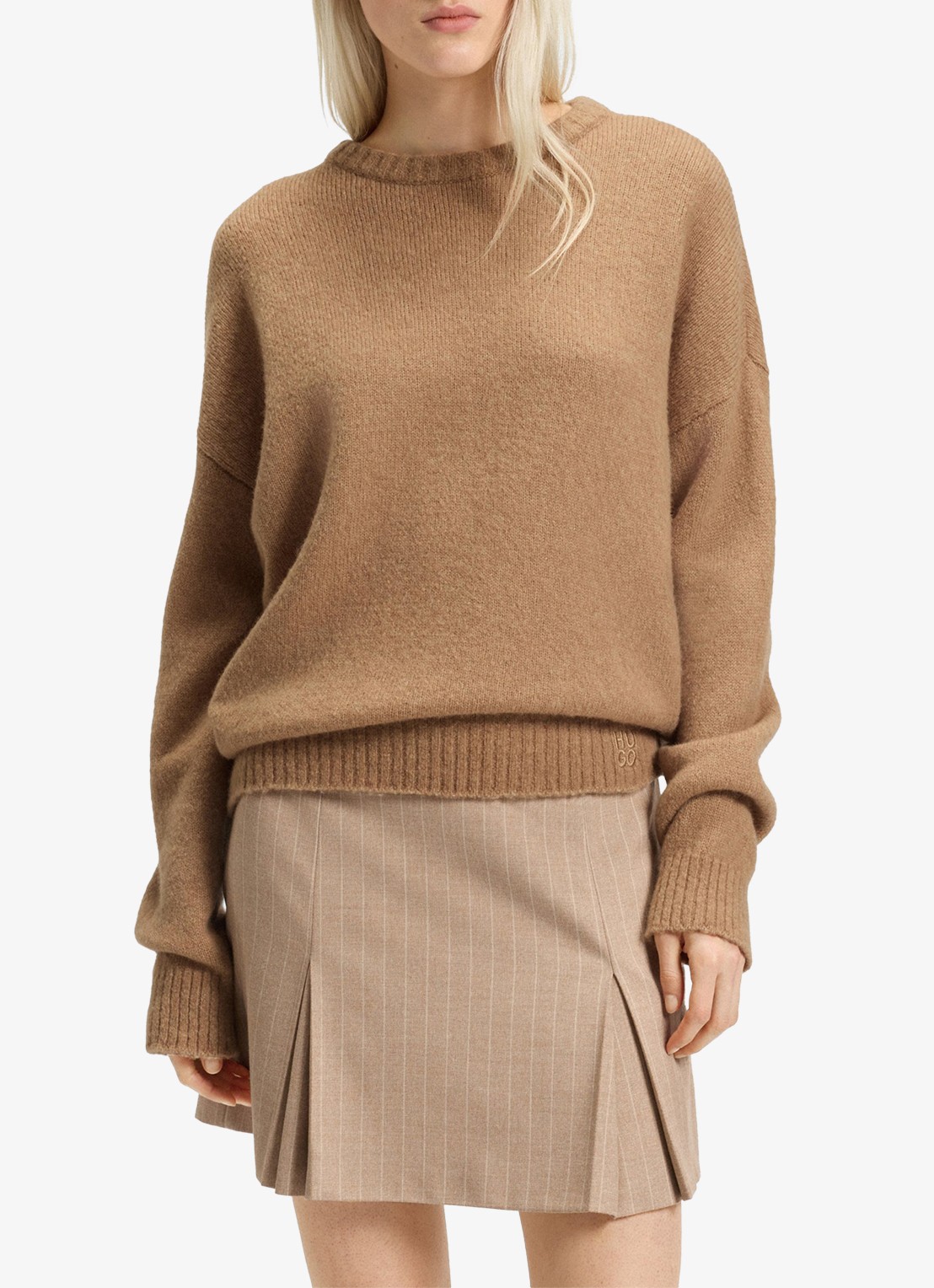 HUGO Sarcis oversized fijngebreide trui in scheerwolblend met rugdecolleté - detail 2 light/pastel brown-231 / bruin