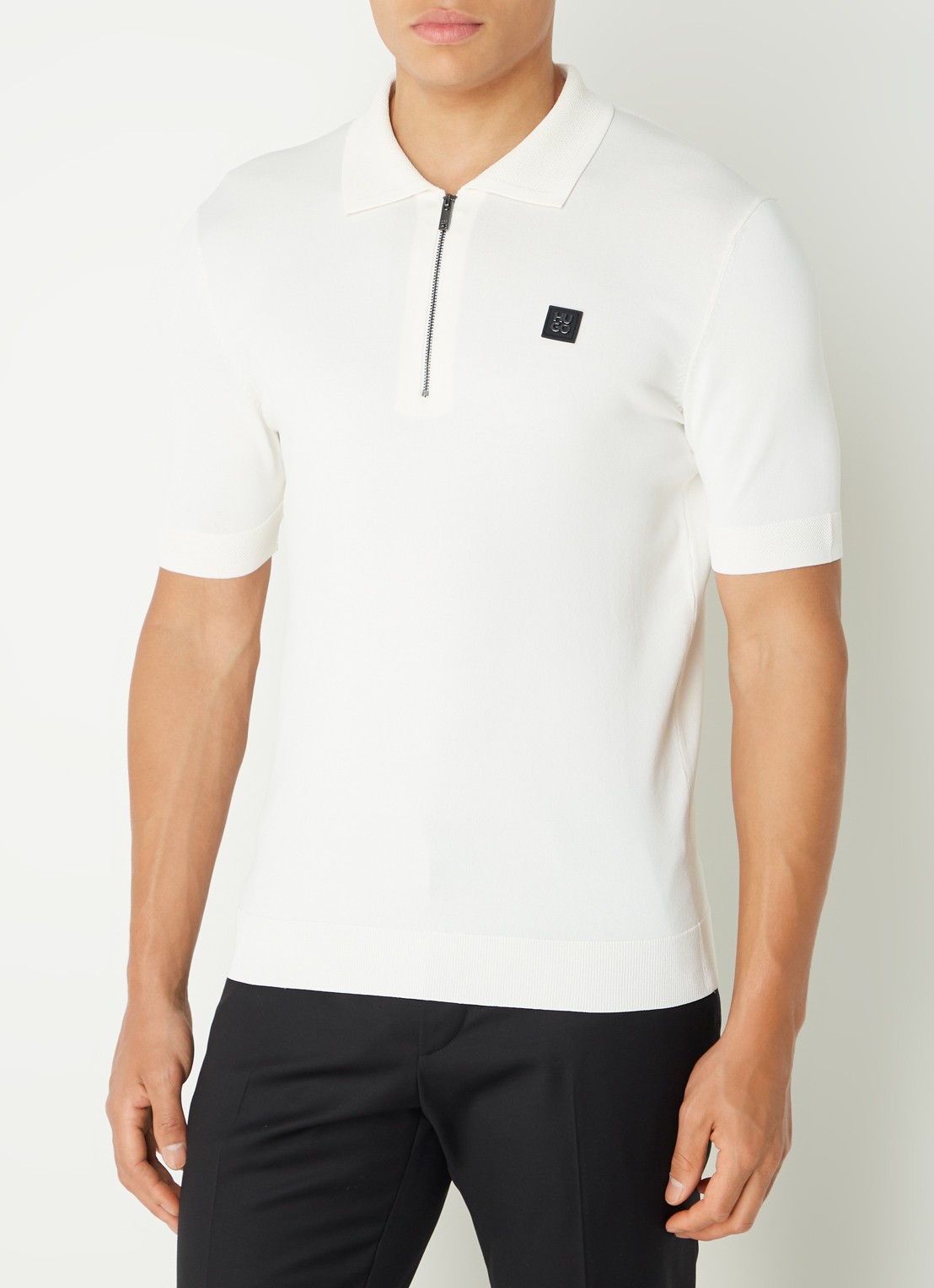 HUGO Sayfong regular fit polo met halve rits en logo - detail gebroken wit