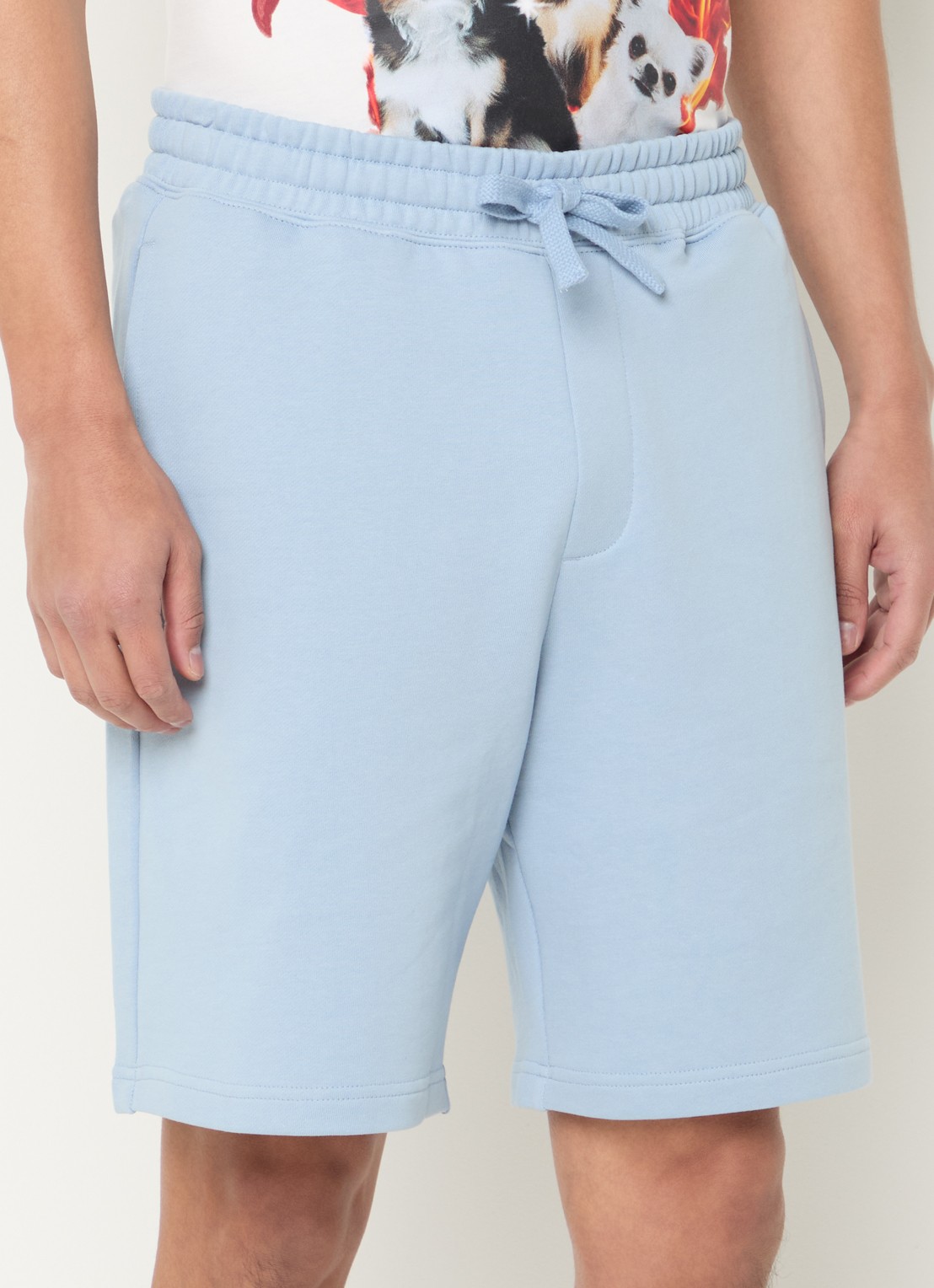HUGO Short van katoenen sweatstof met logoprint - detail open blue-483 / blauw