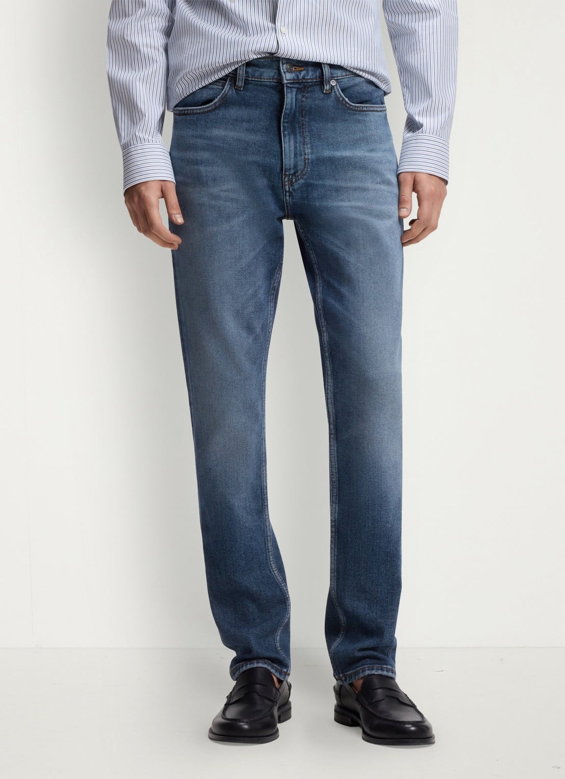 HUGO Slim fit jeans met steekzakken - detail 3 middenblauw