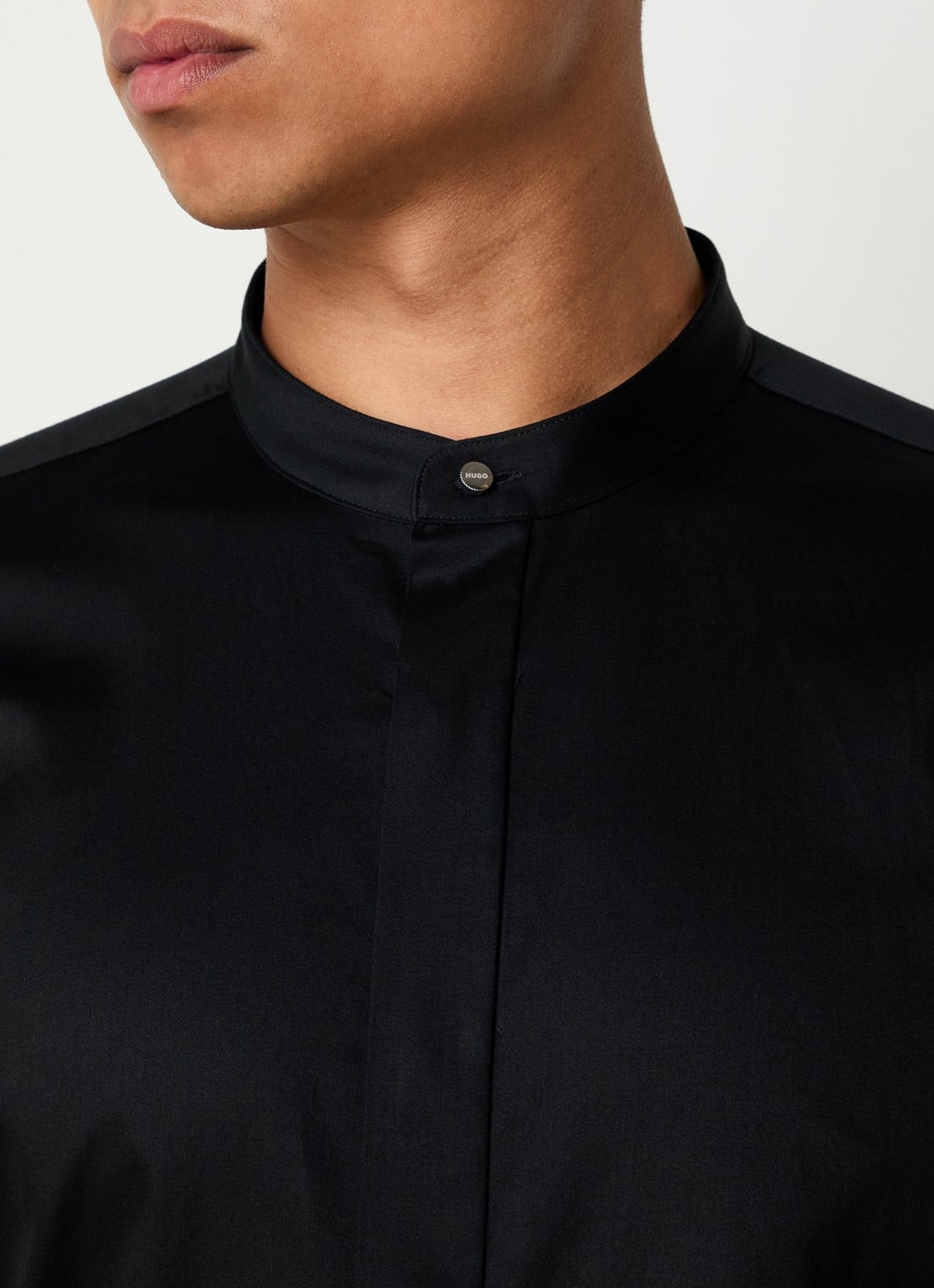 HUGO Slim-fit overhemd van stretchkatoen met opstaande kraag - detail 7 zwart