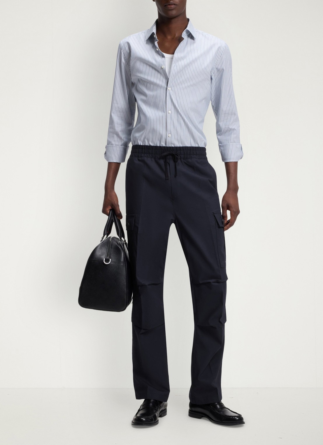 HUGO Straight fit cargobroek met steekzakken - voorkant 6 blauw