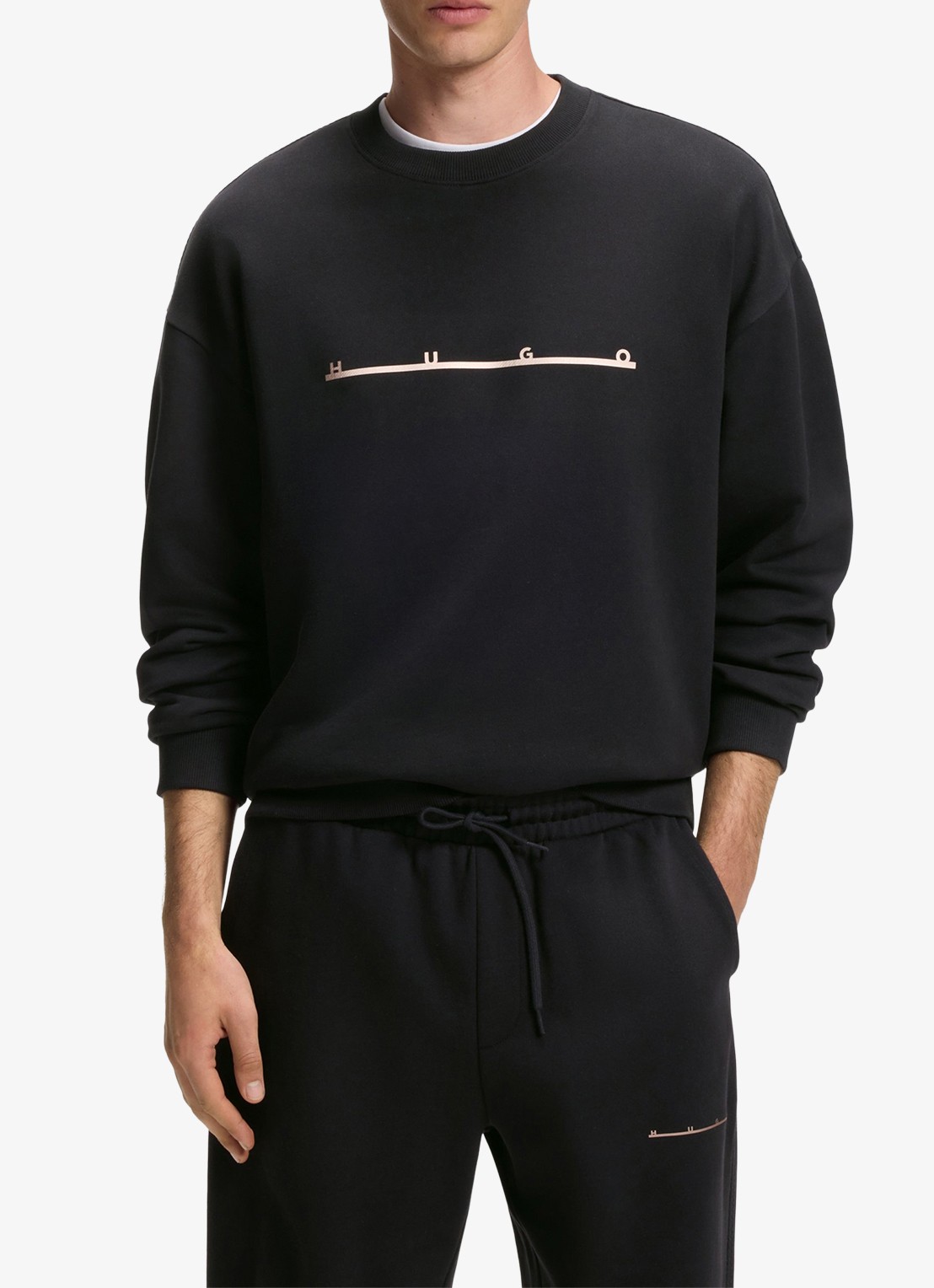 HUGO Sweater met logo - detail zwart