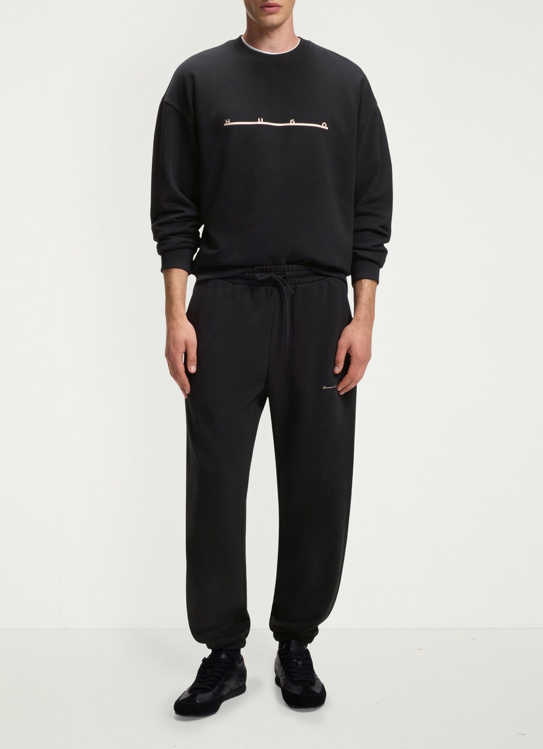 HUGO Sweater met logo - voorkant 5 zwart