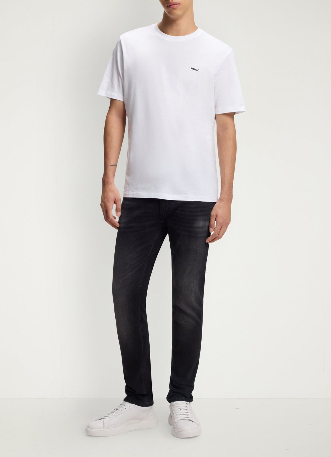HUGO T-shirt van katoenen jersey met logoprint - voorkant 2 wit