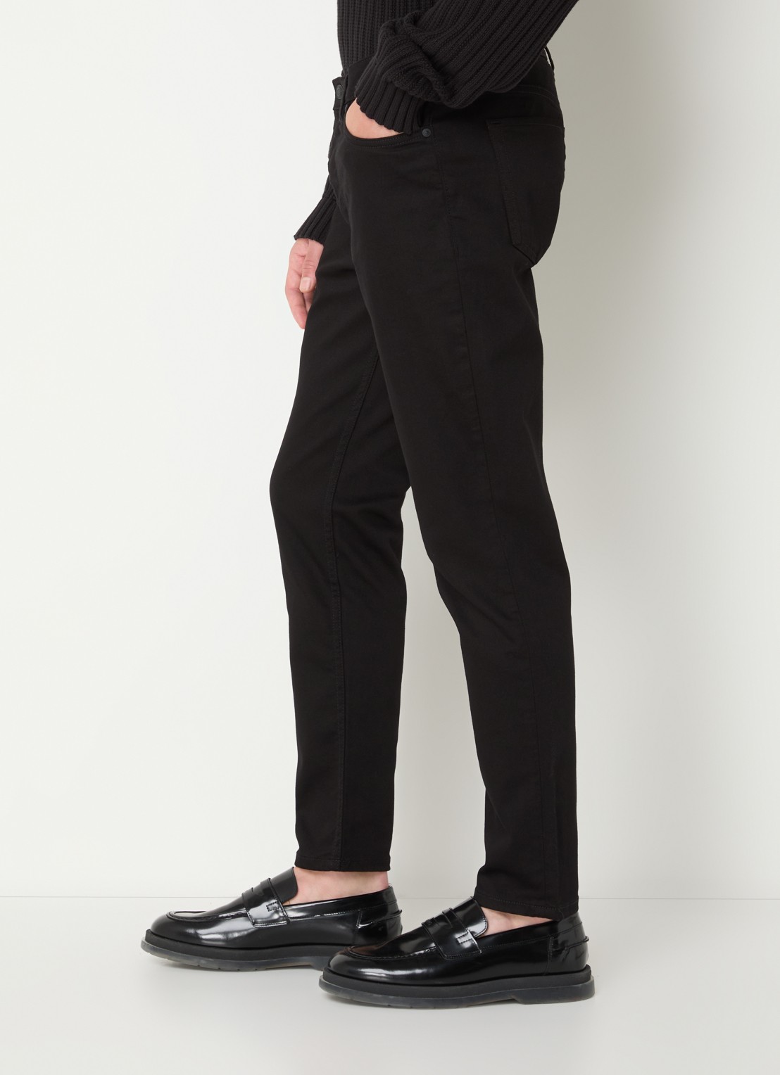 HUGO Tapered fit cropped jeans met gekleurde wassing - detail 2 zwart