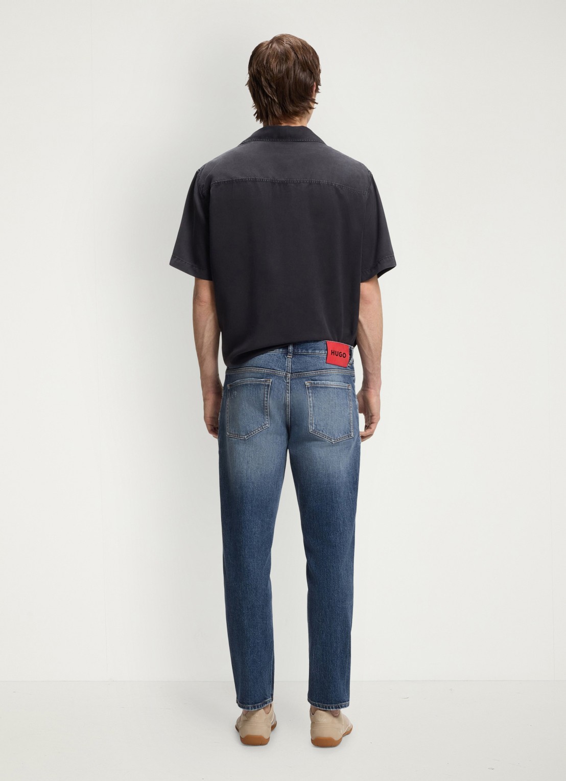 HUGO Tapered fit jeans met medium wassing - achterkant 3 denim