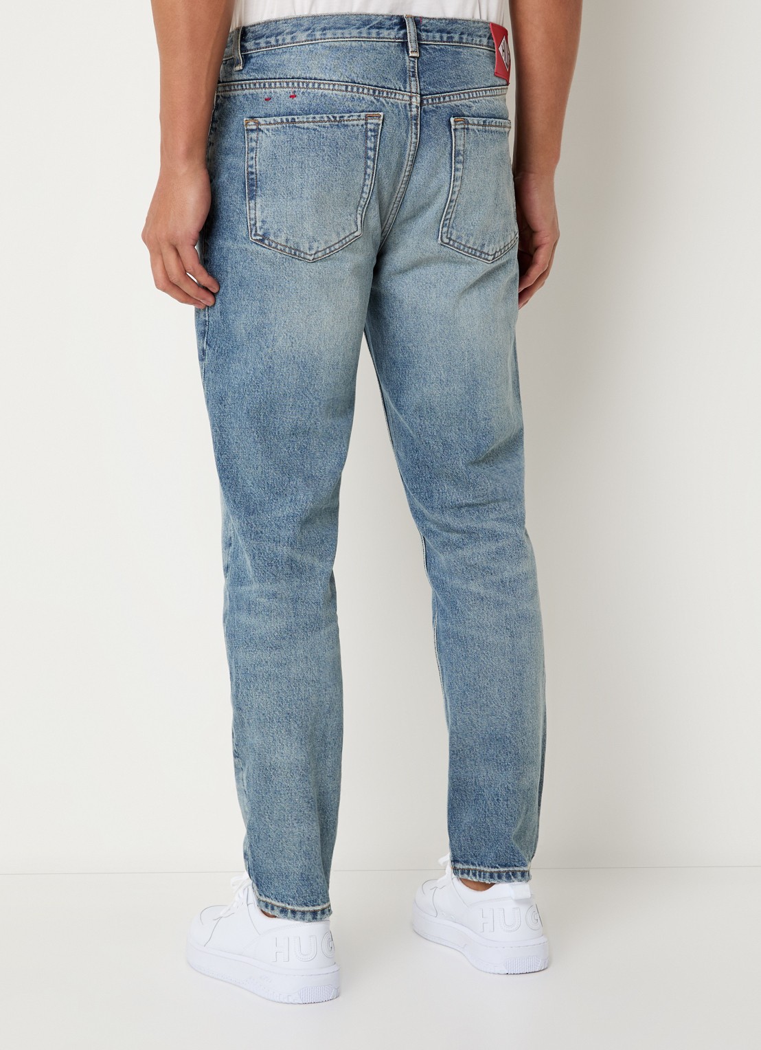 HUGO Tapered fit jeans met steekzakken - achterkant 5 indigo
