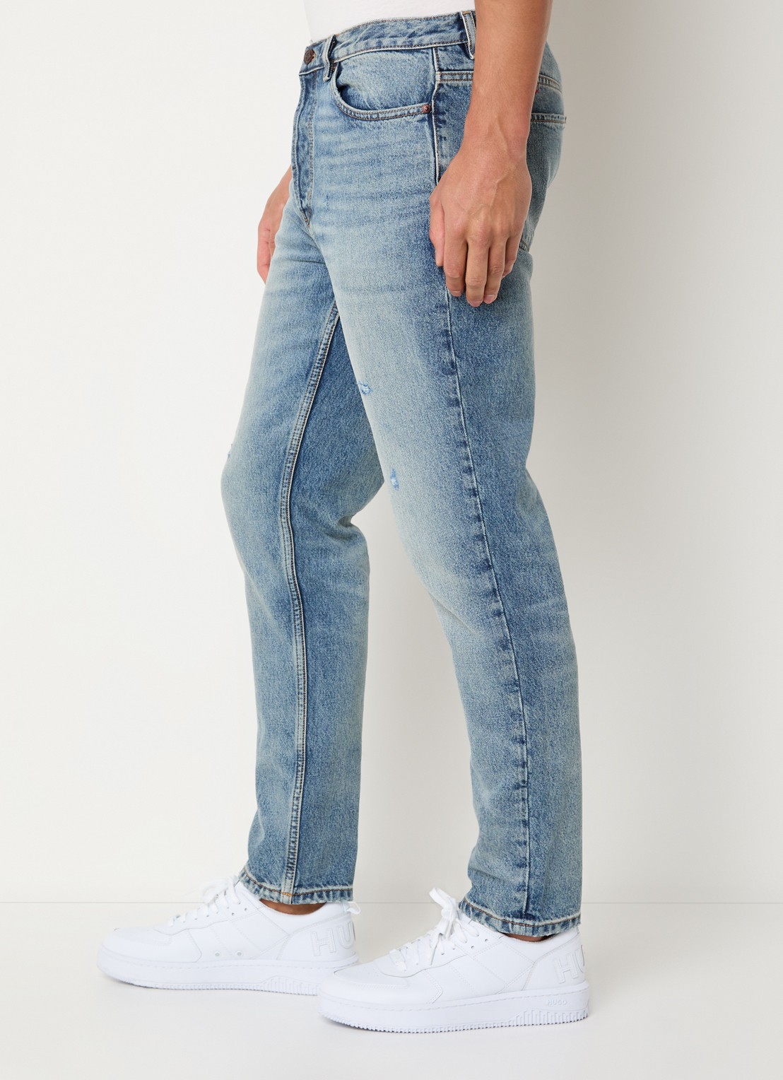HUGO Tapered fit jeans met steekzakken - detail 4 indigo