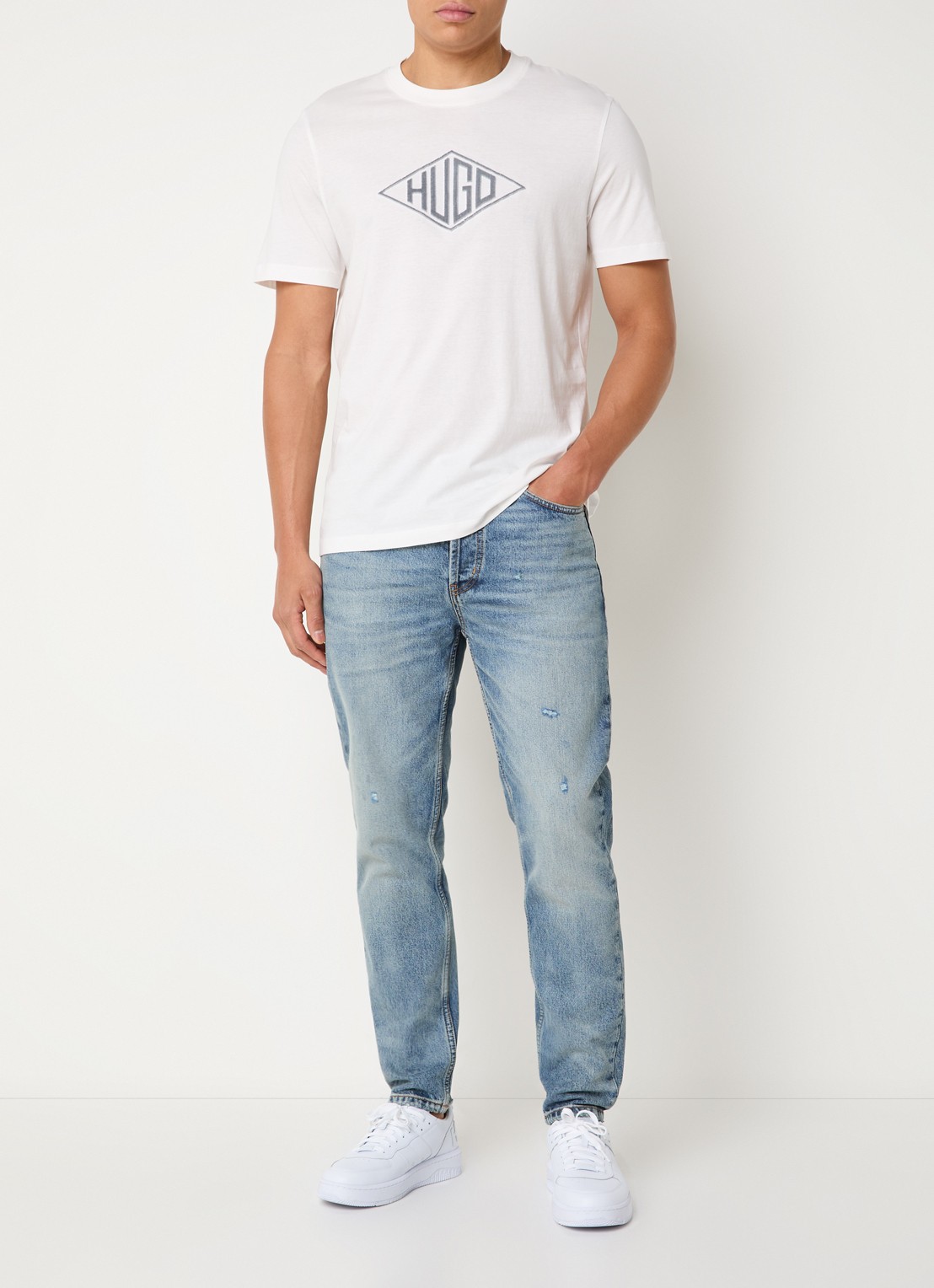 HUGO Tapered fit jeans met steekzakken - voorkant 2 indigo
