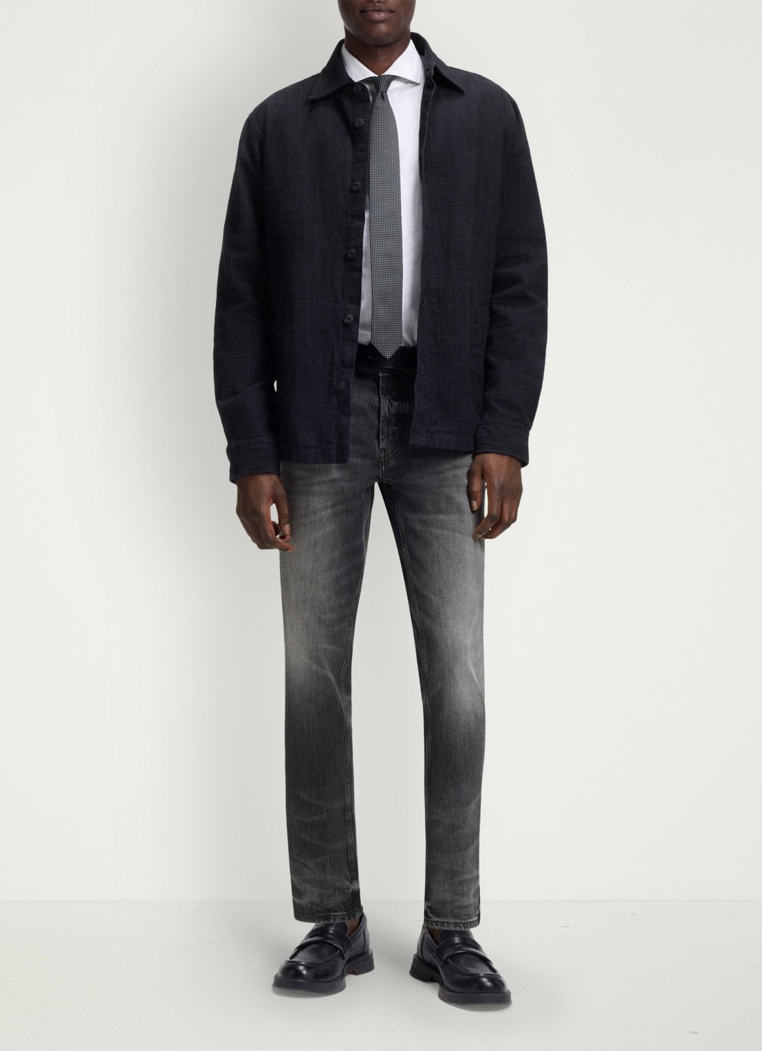 HUGO Tapered fit jeans met steekzakken - voorkant 5 charcoal-010 / grijs