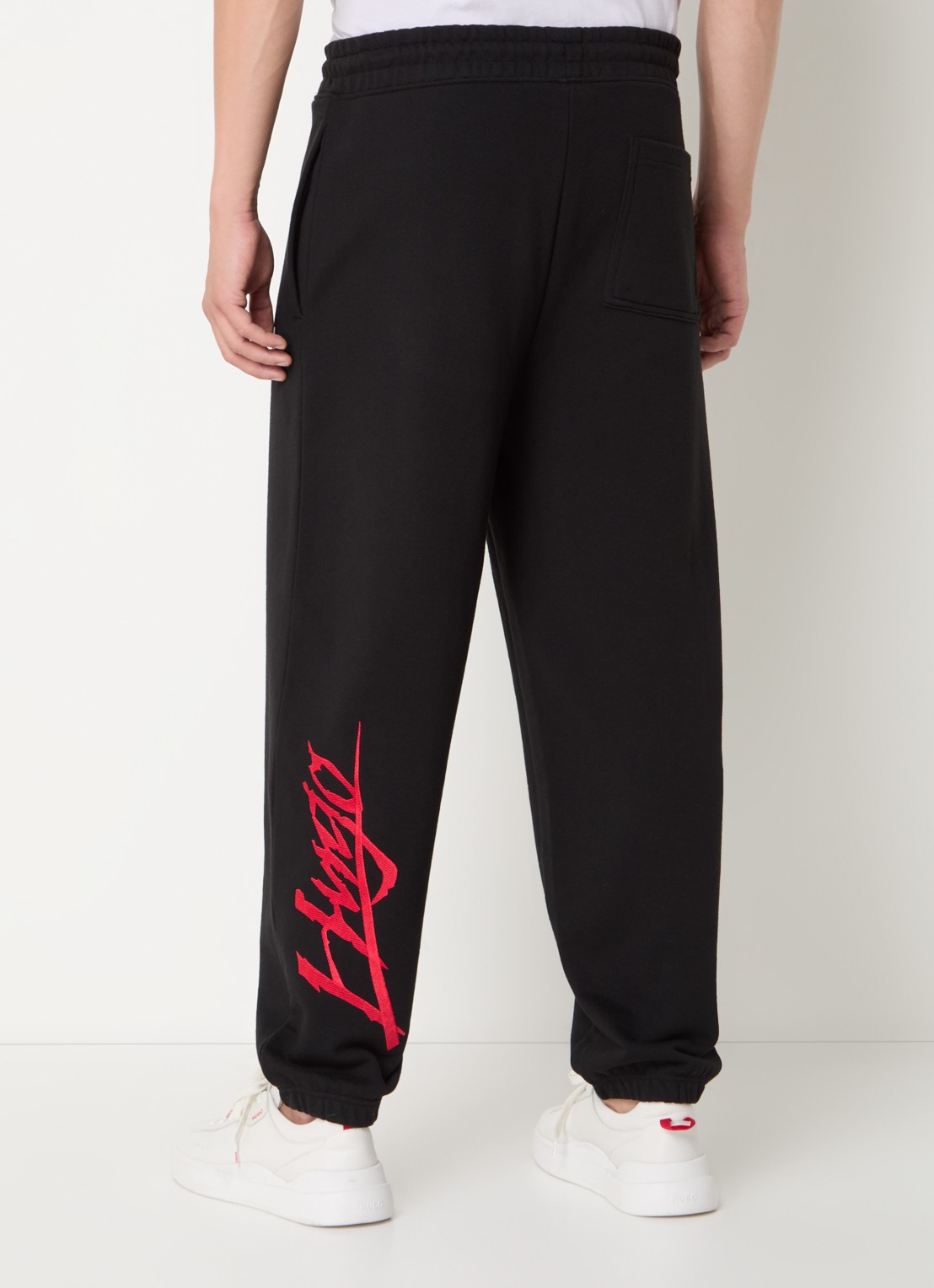 HUGO Tapered fit joggingbroek met logo en steekzakken - achterkant zwart