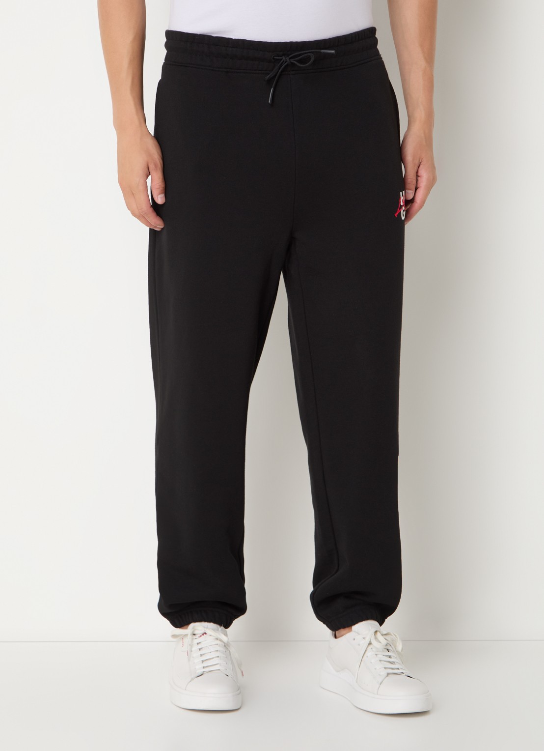 HUGO Tapered fit joggingbroek met logo en steekzakken - detail 2 zwart