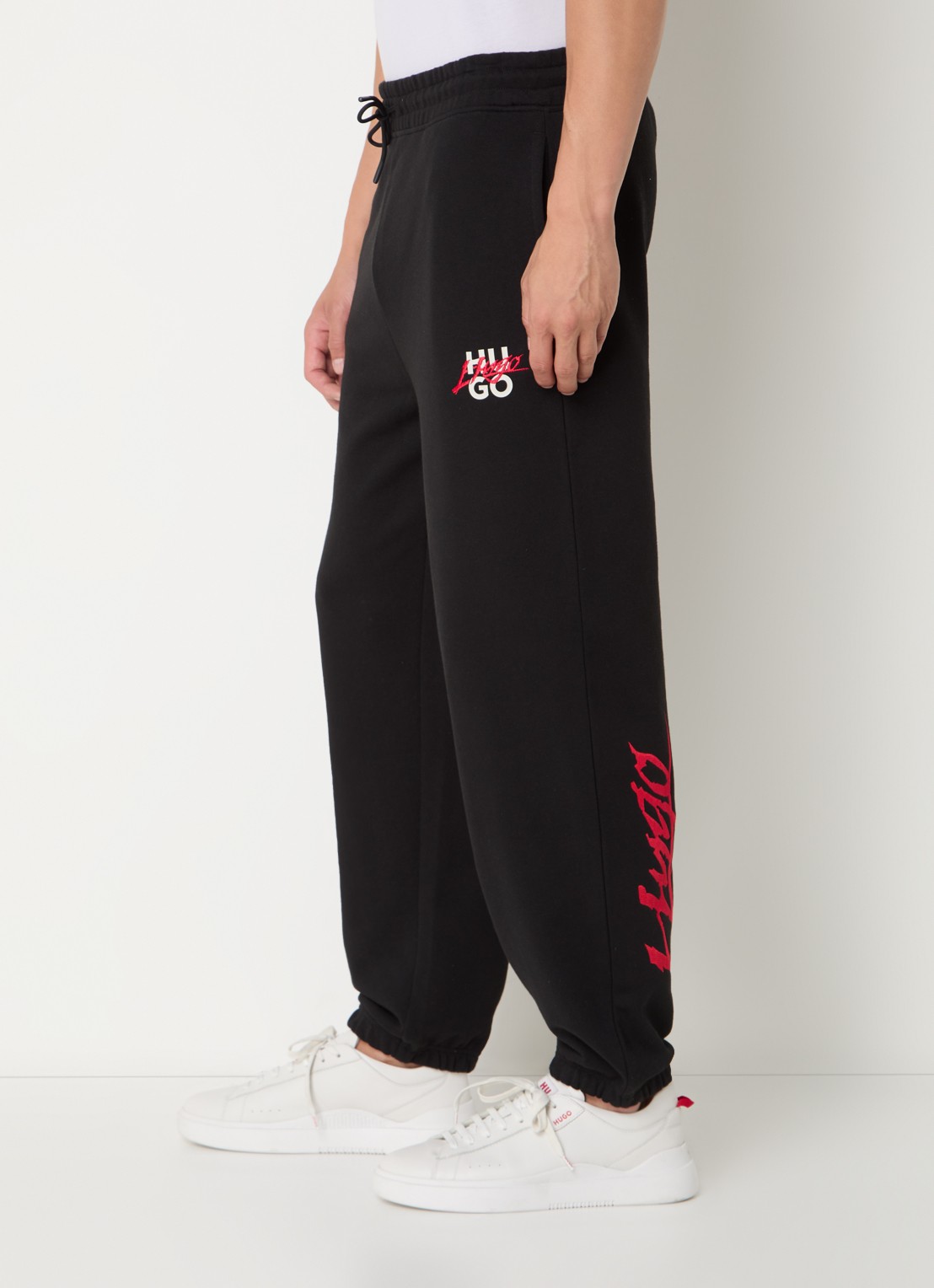 HUGO Tapered fit joggingbroek met logo en steekzakken - detail 3 zwart