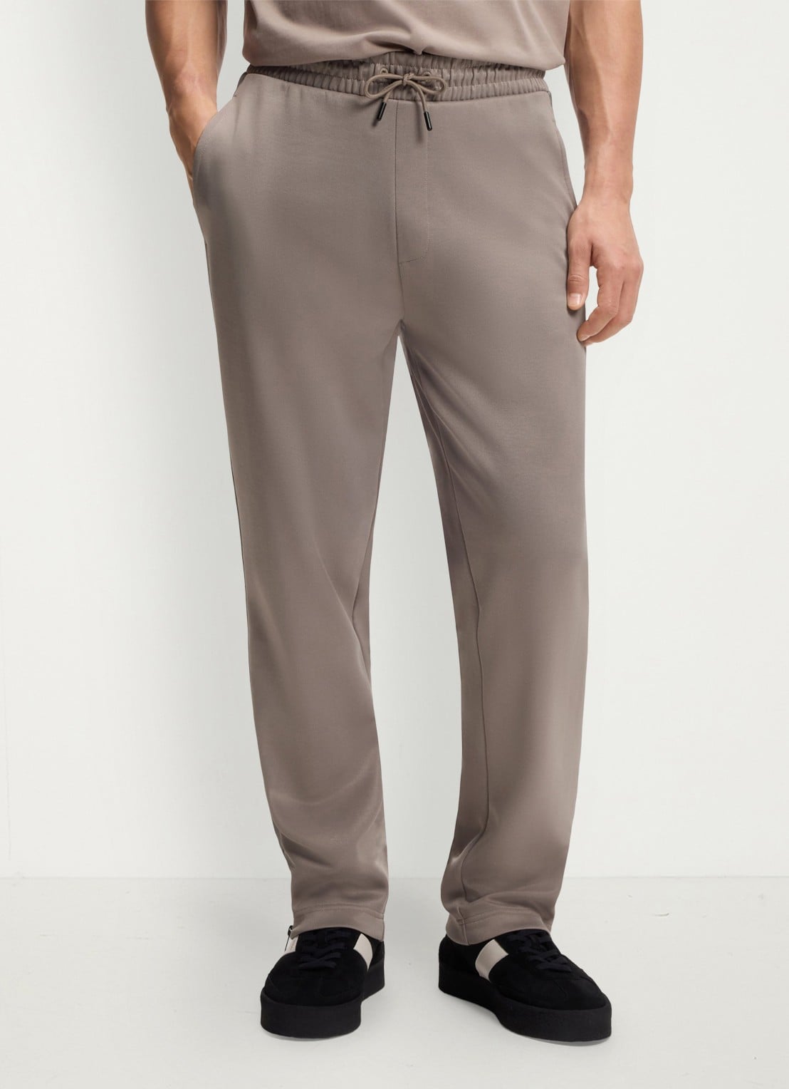 HUGO Tapered fit joggingbroek met logo - detail 4 lichtbruin