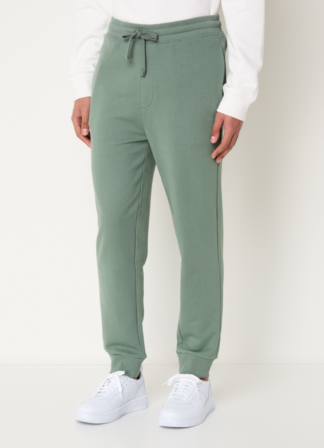 HUGO Trainingsbroek van katoenen badstof met logoprint - detail 2 legergroen