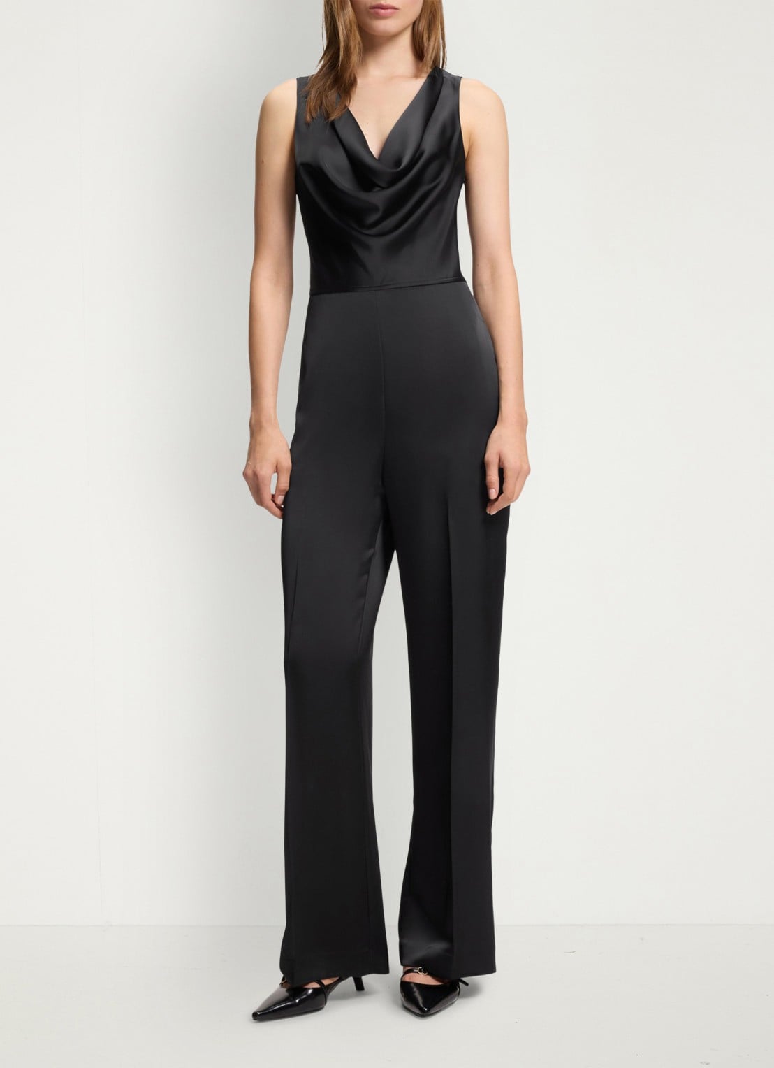 HUGO Wide fit jumpsuit van satijn met watervalhals - detail zwart