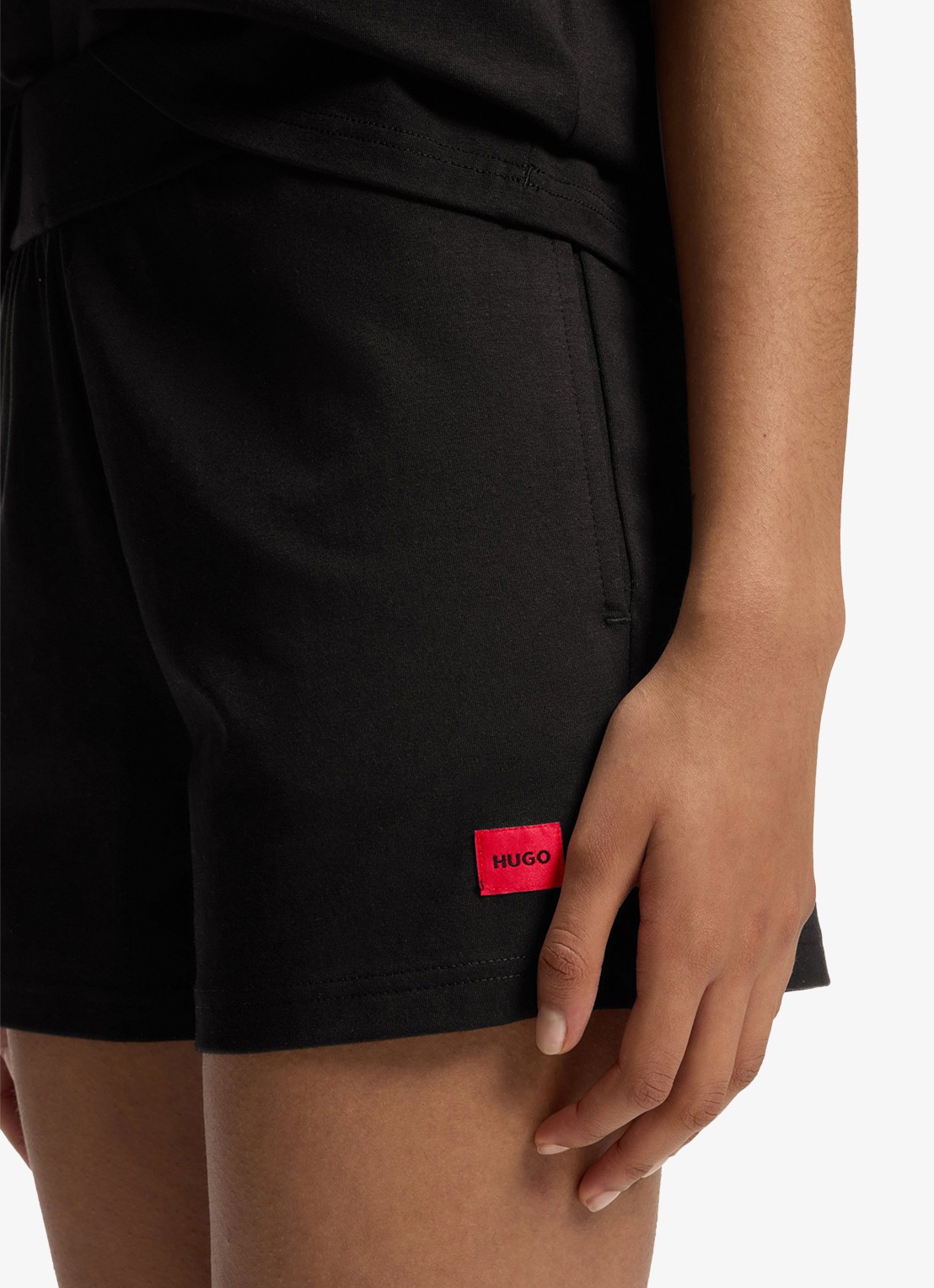HUGO Wide fit korte broek met logo - detail 5 zwart
