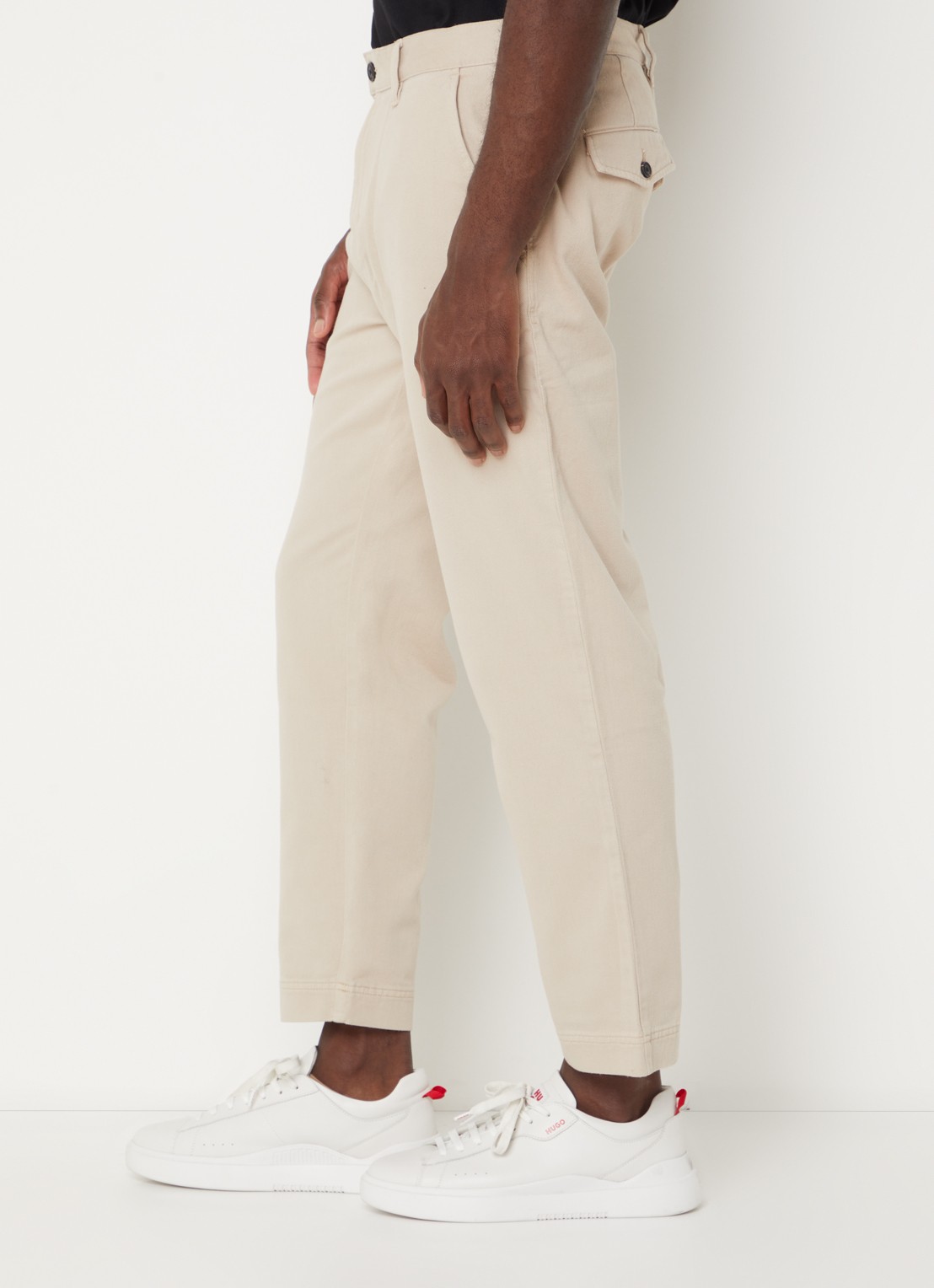 HUGO Zeebo tapered fit chino met steekzakken - detail 2 beige