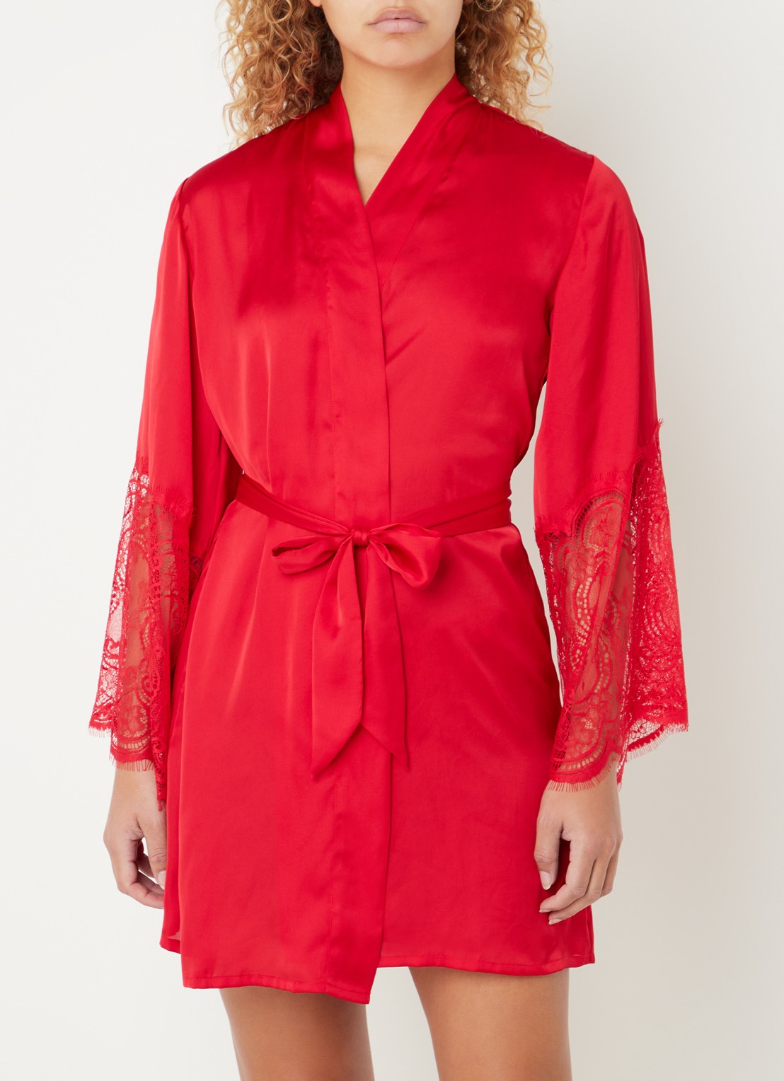 Hunkemöller Kimono van satijn met kant - detail steenrood