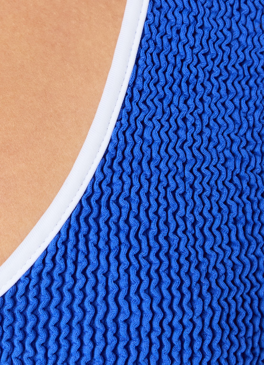 Hunza G Faye badpak zonder beugel met structuur - detail 3 royalblauw