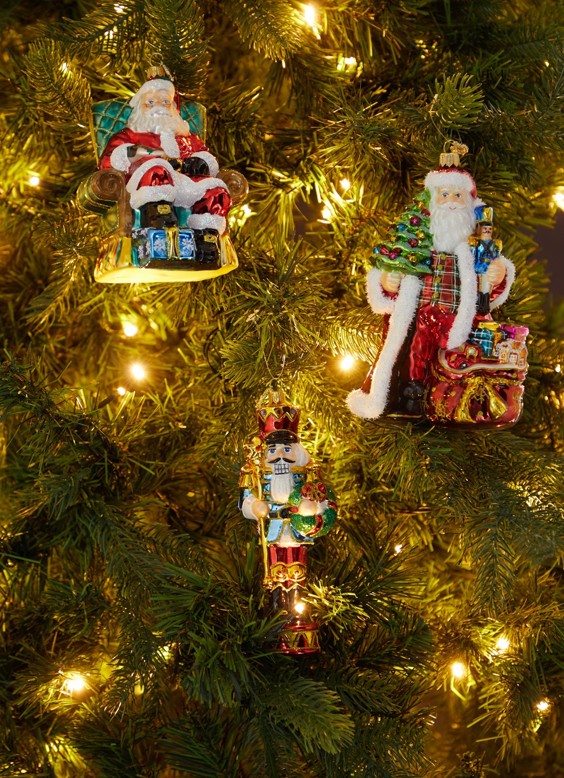 Huras Family Nutcracker With Stick kersthanger 18 cm - voorkant 2 rood