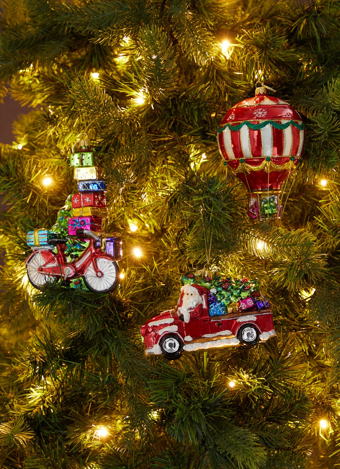 Huras Family Santa Driving Around kersthanger 9 cm - voorkant 3 rood