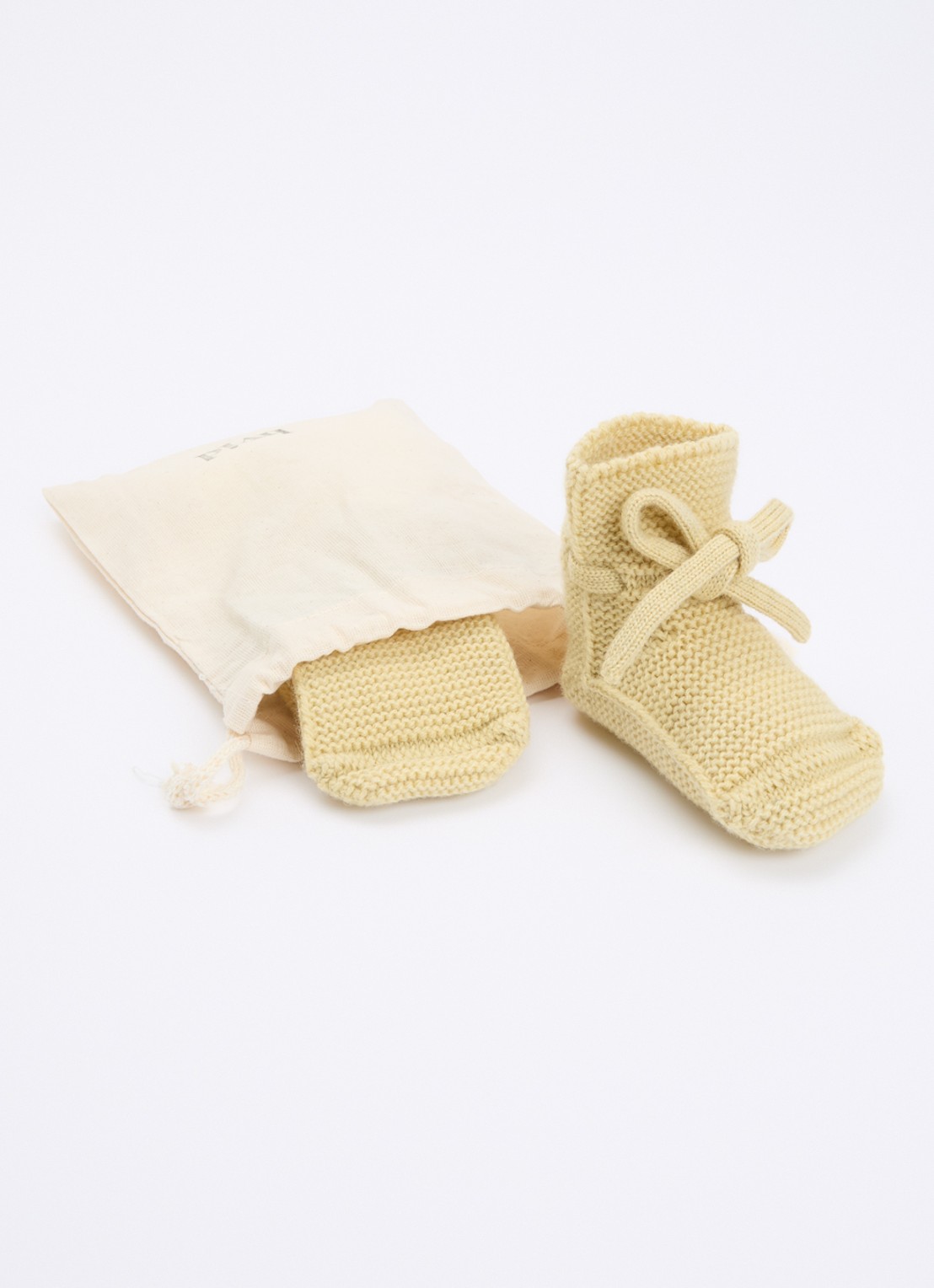 Hvid Babyslofjes van merino wol - detail 4 vanillegeel