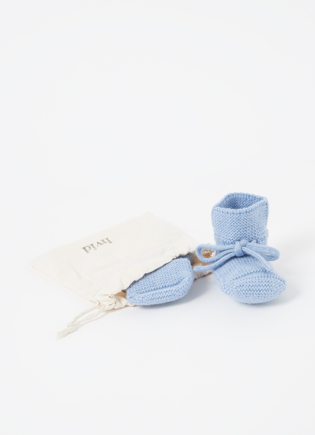 Hvid Babyslofjes van merino wol - voorkant 2 lichtblauw