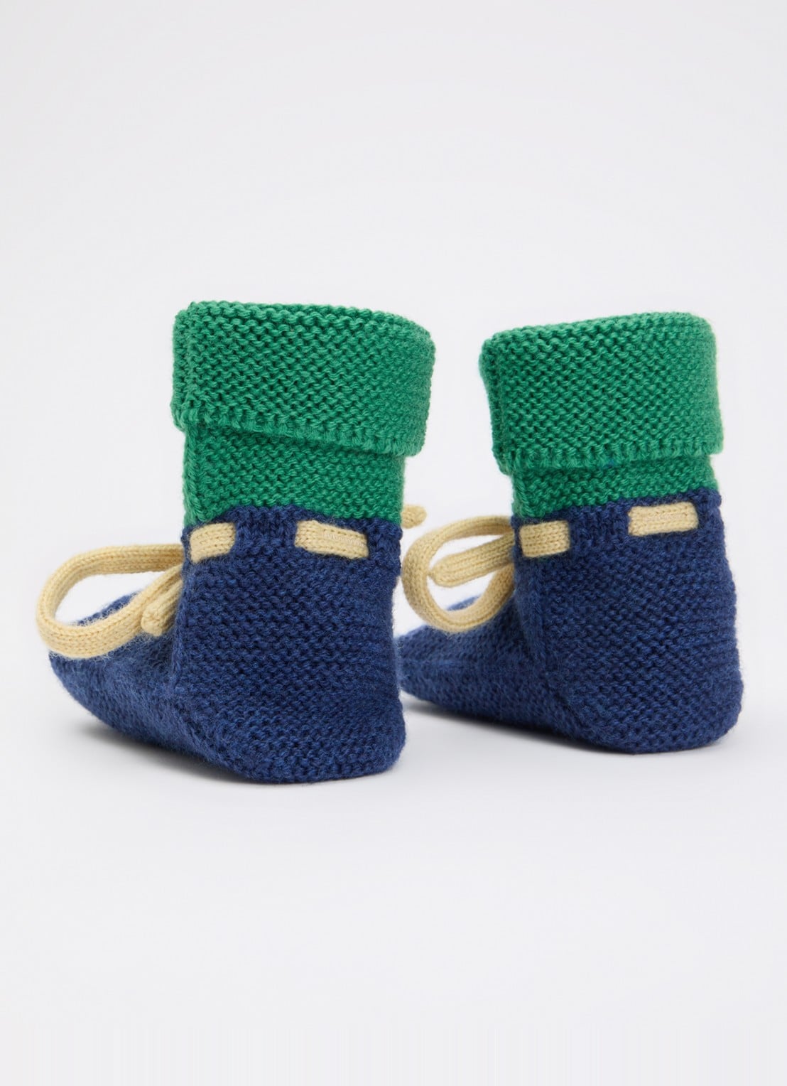 Hvid Babyslofjes van merino wol  - achterkant donkerblauw